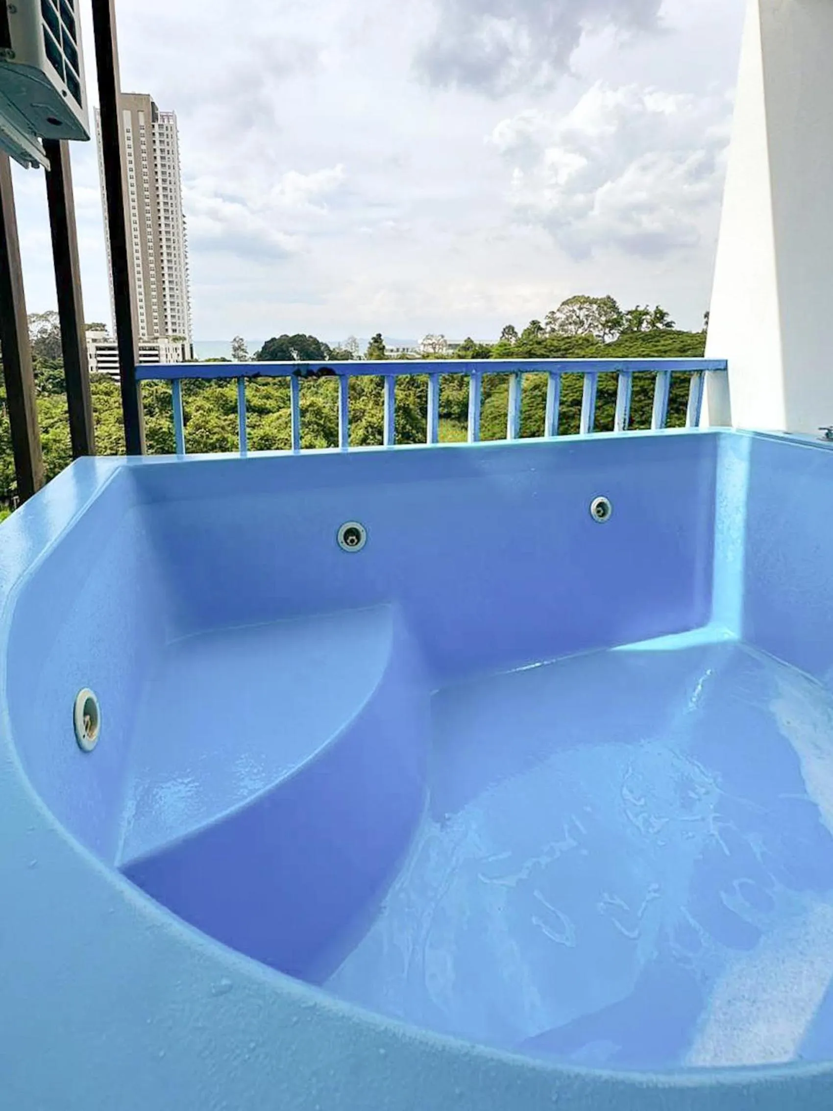 Hot Tub in Costa Beach Residence & Jacuzzi