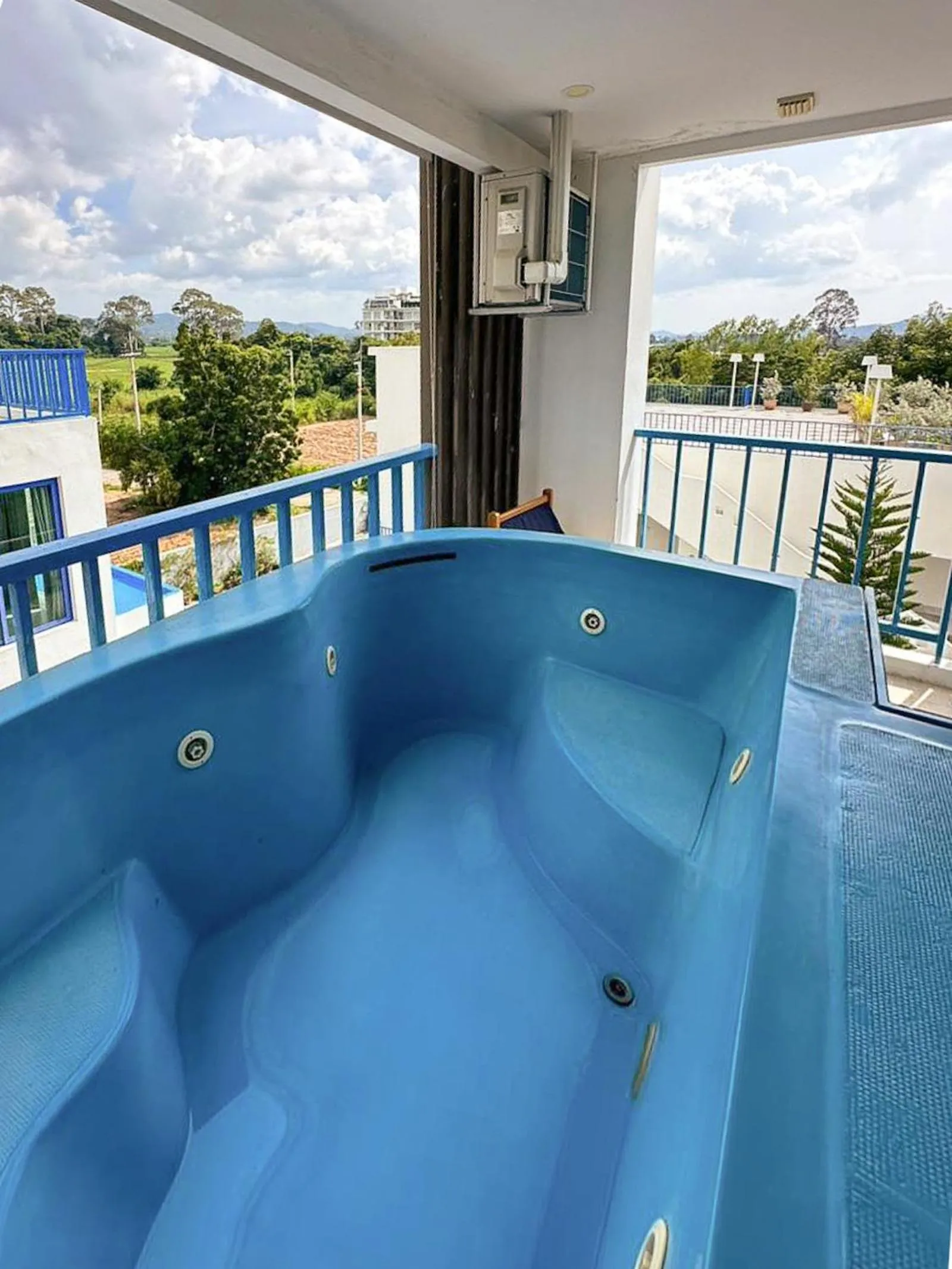 Hot Tub in Costa Beach Residence & Jacuzzi