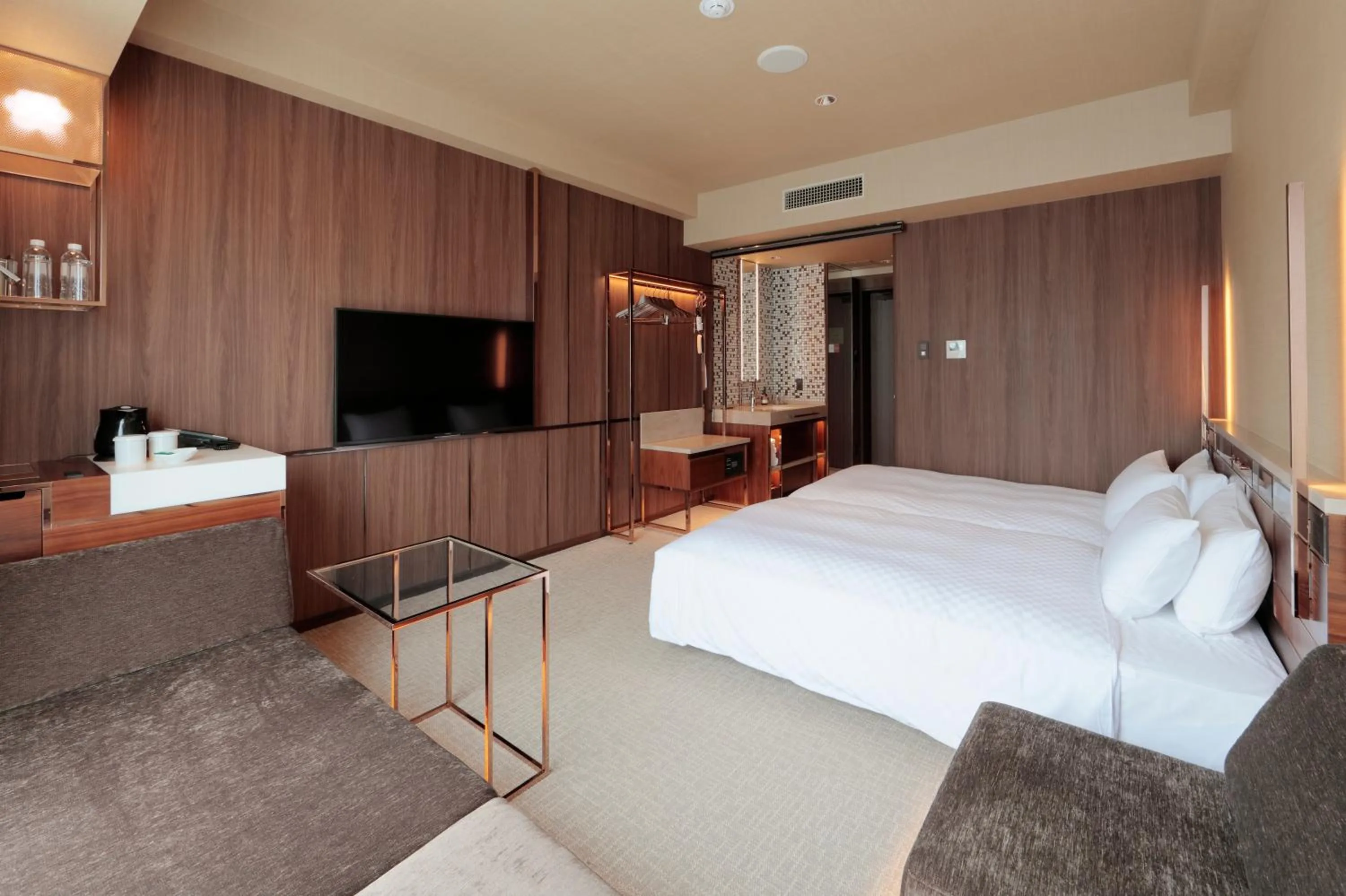 Photo of the whole room, Bed in Candeo Hotels Kyoto Karasuma Rokkaku
