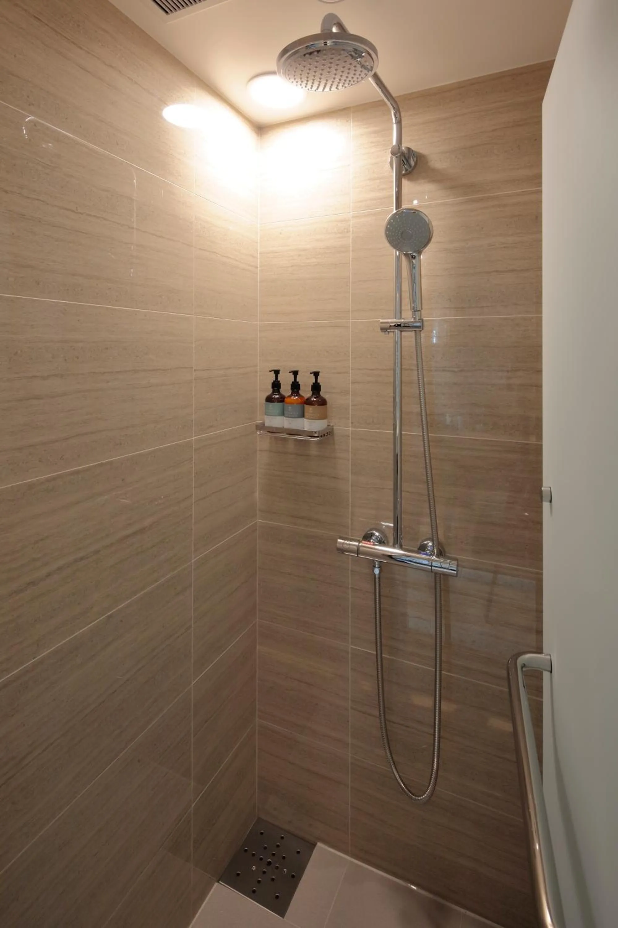 Shower in Candeo Hotels Kyoto Karasuma Rokkaku