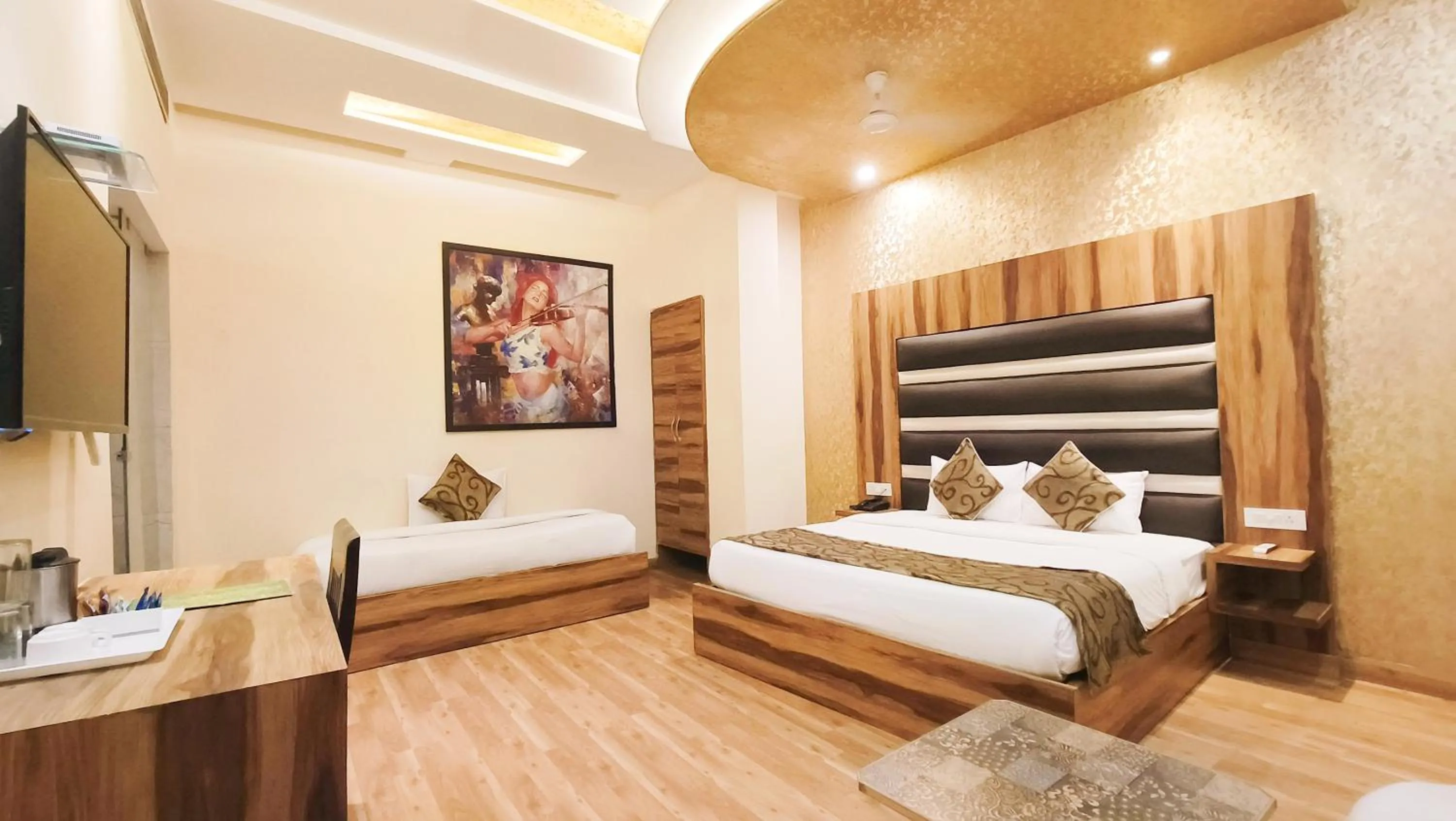 Bed in Crestline Sallow Club