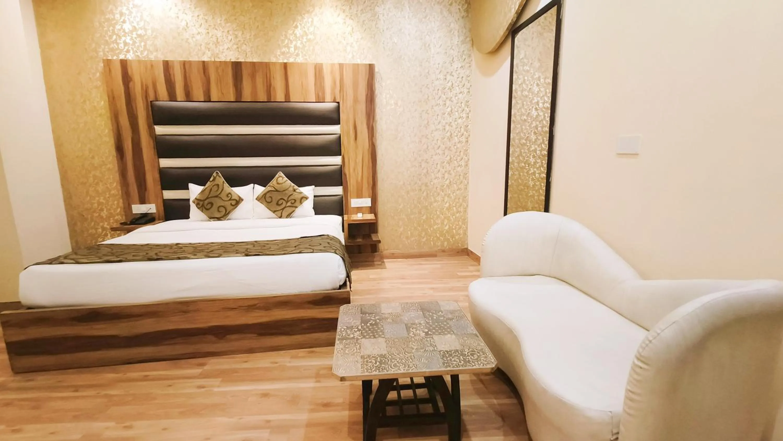 Bed in Crestline Sallow Club