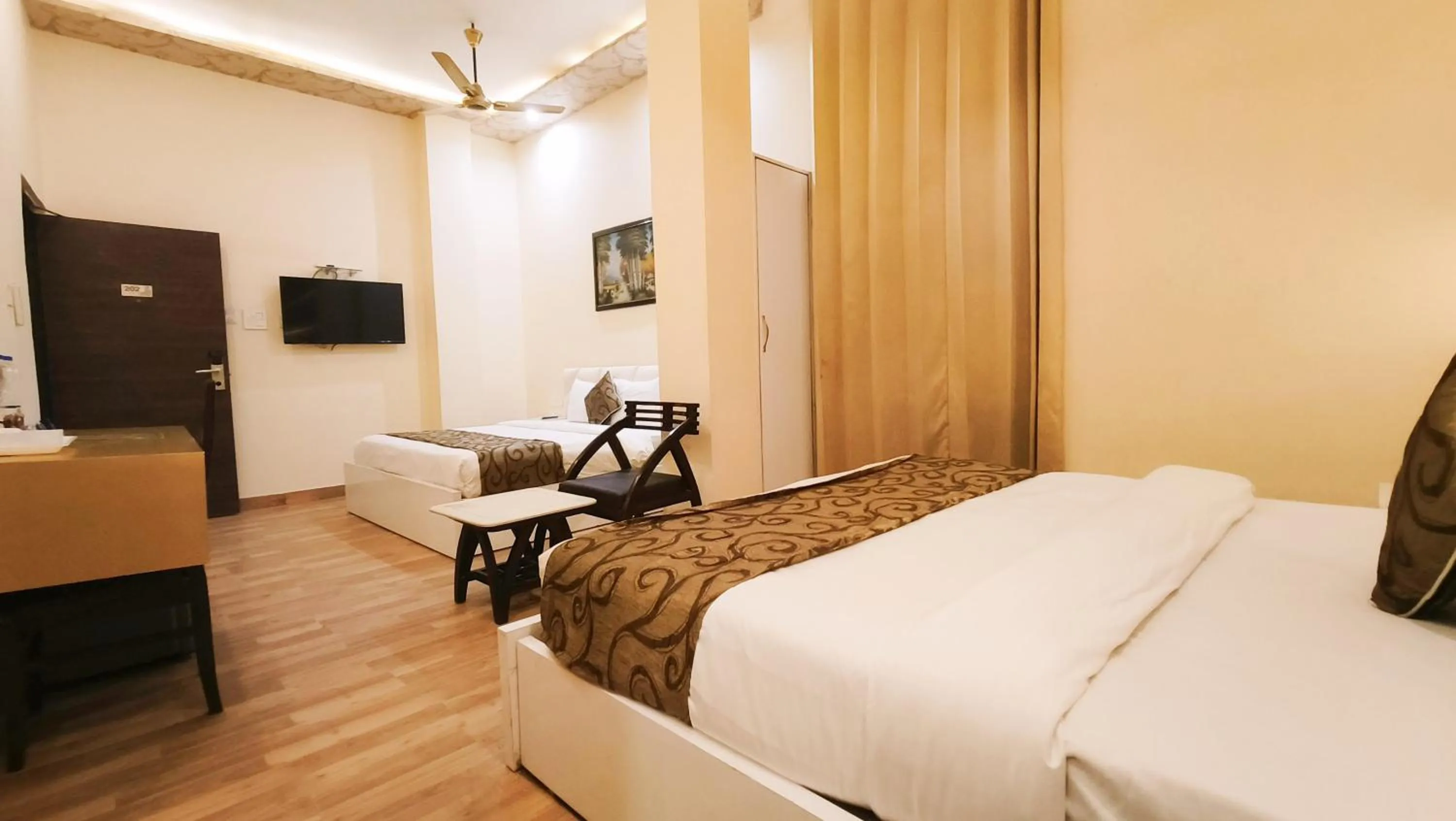 Bed in Crestline Sallow Club