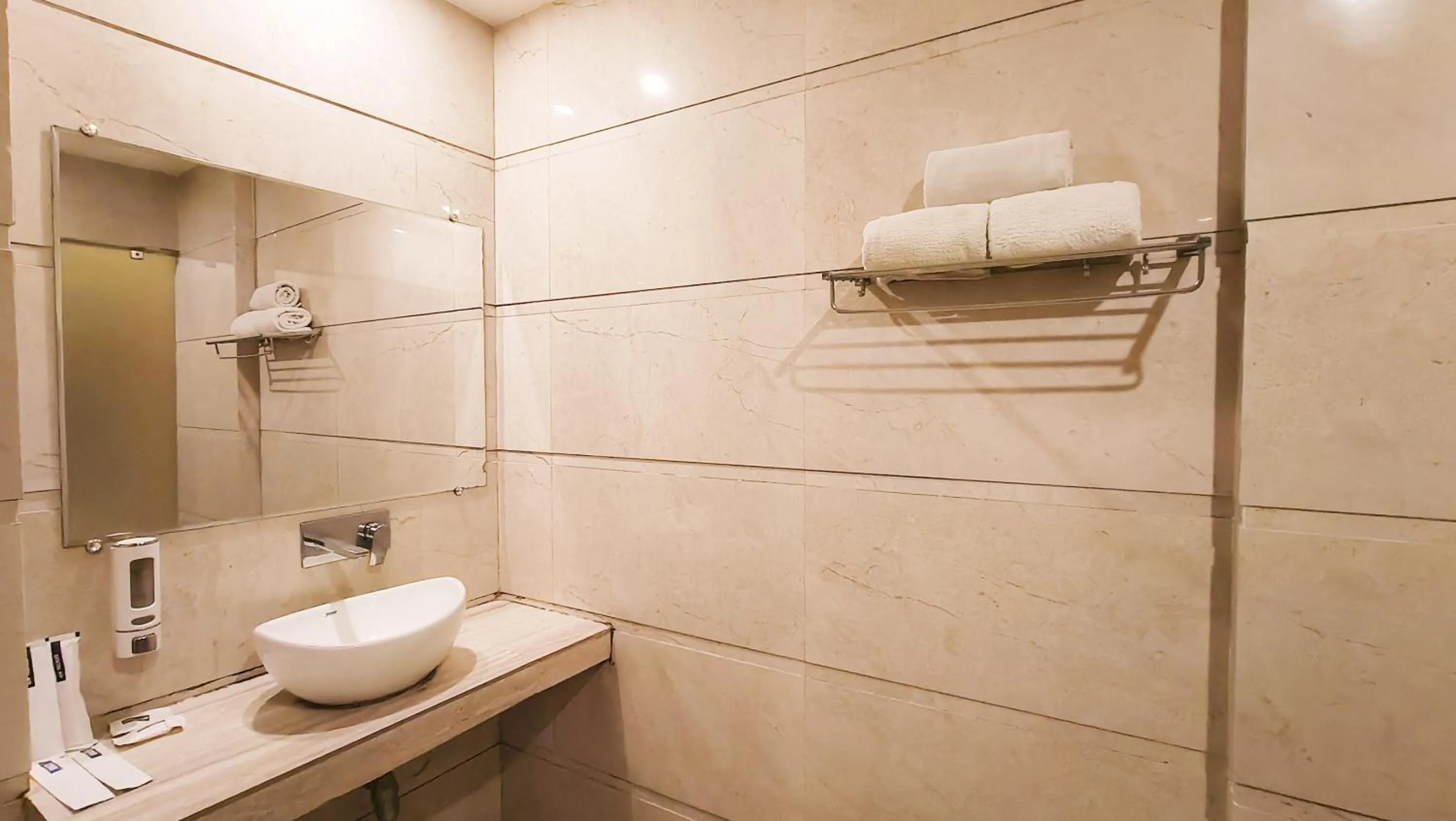 Toilet in Crestline Sallow Club