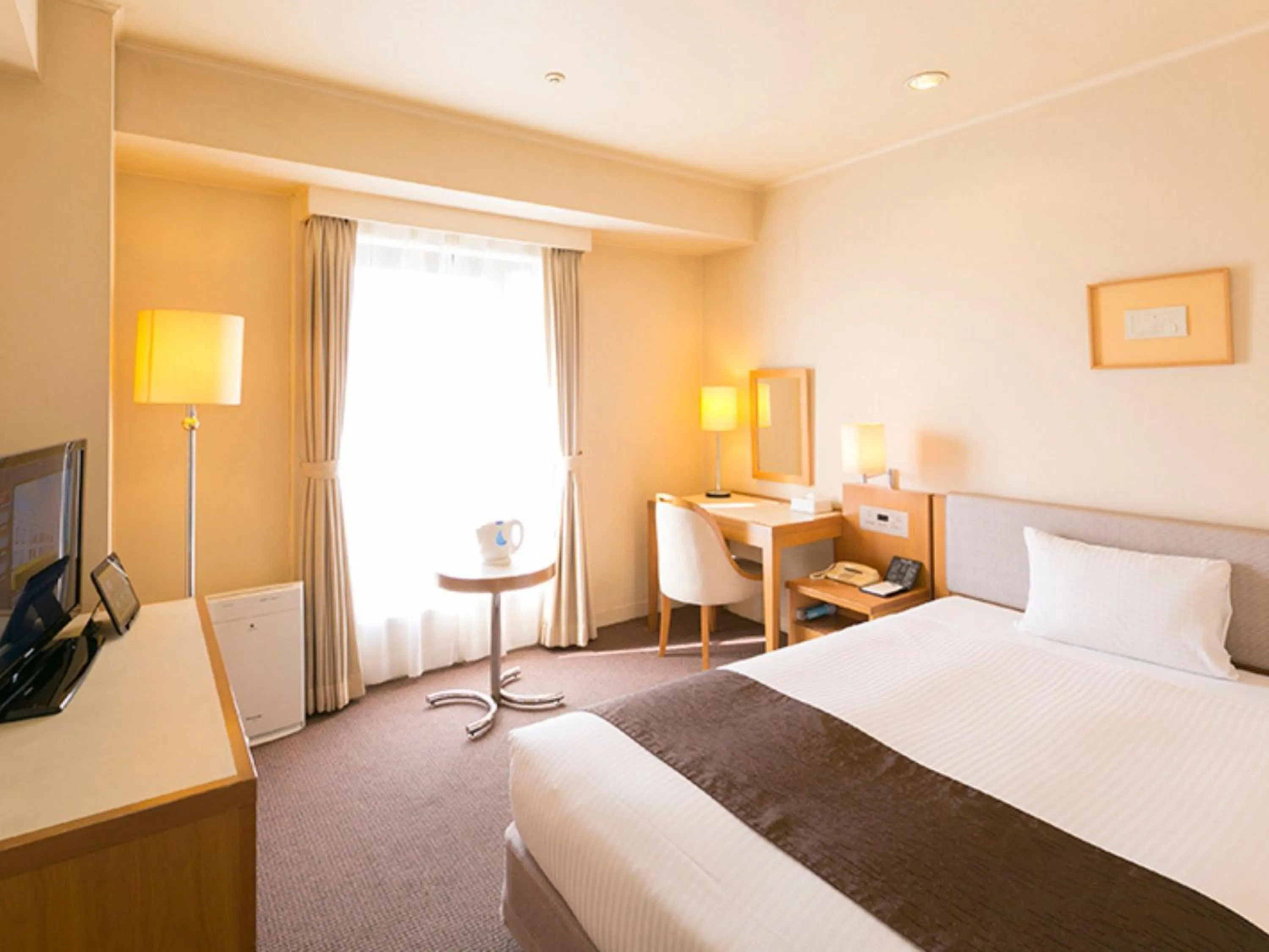 Bedroom, Bed in Rembrandt Hotel Atsugi