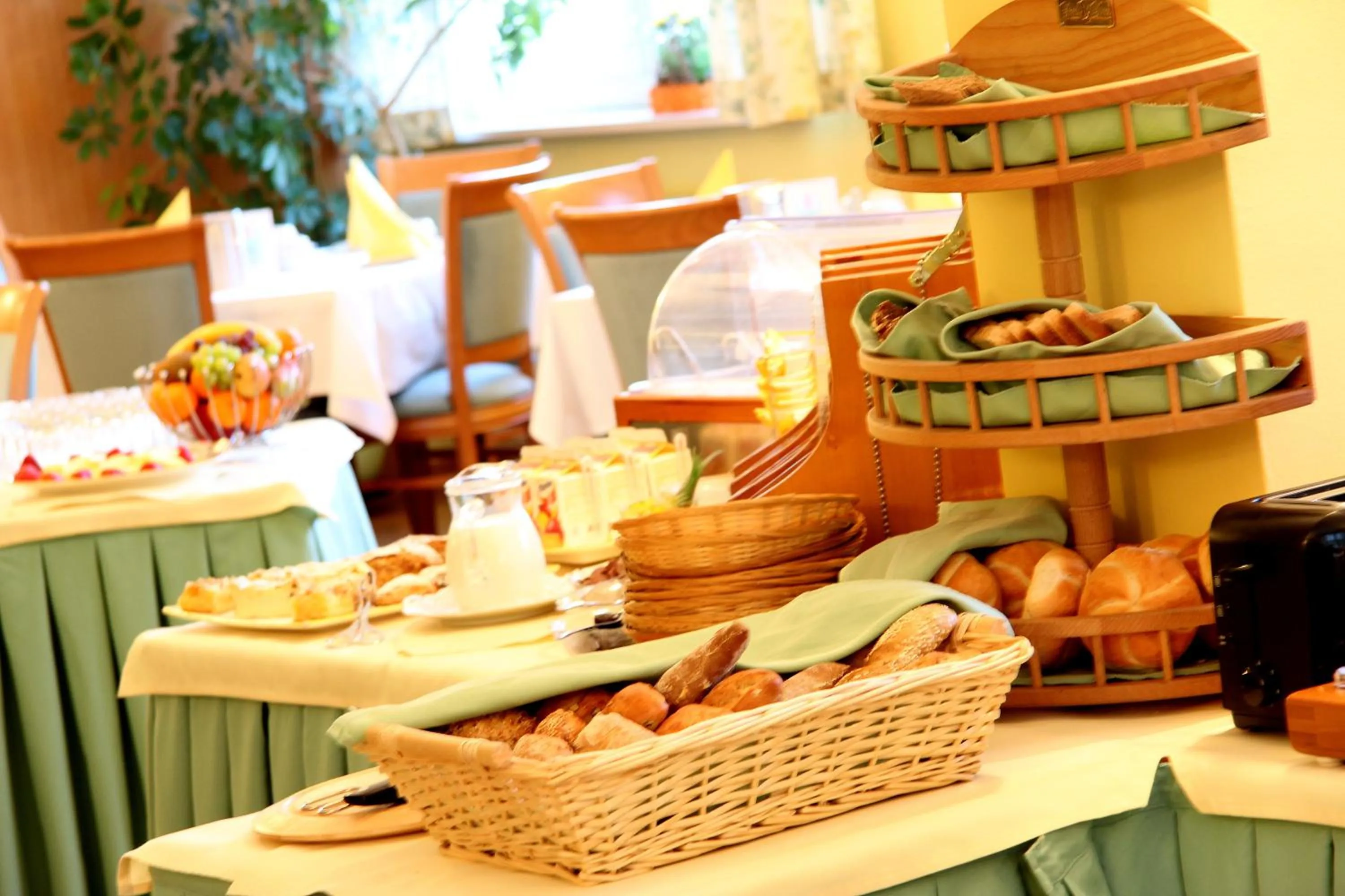 Buffet breakfast in Carinthia Stadthotel