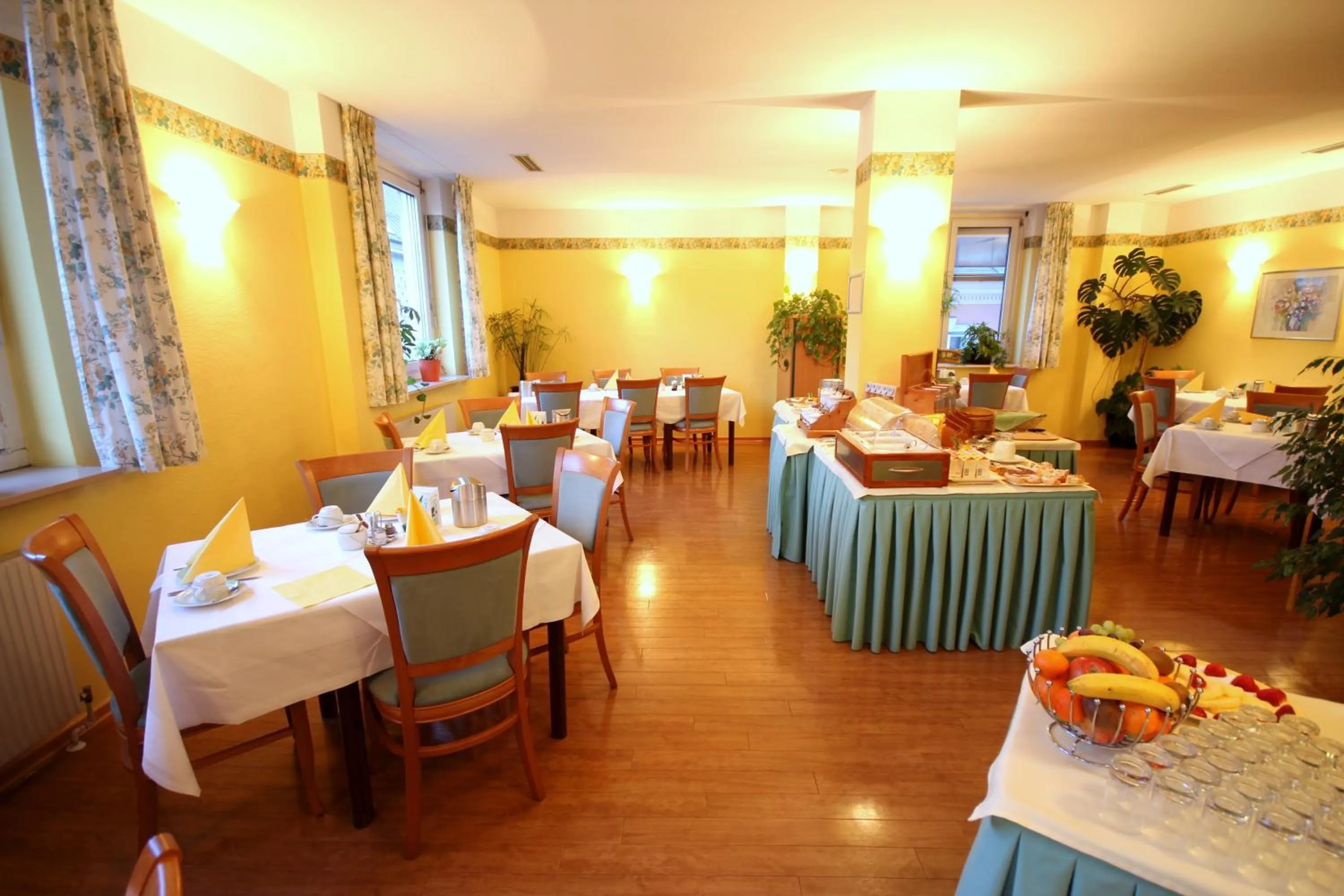 Buffet breakfast in Carinthia Stadthotel