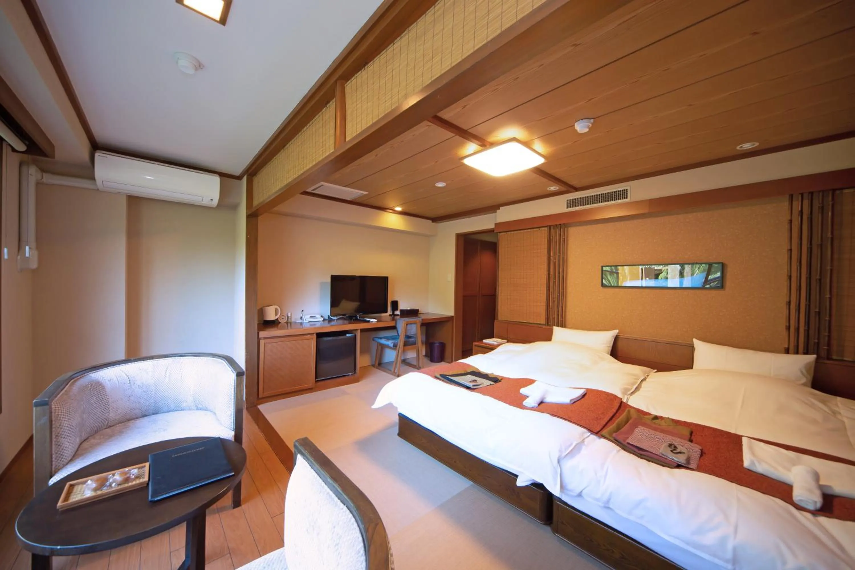 Photo of the whole room, Bed in Hakone Nanase formerly known as Manatei Hakone