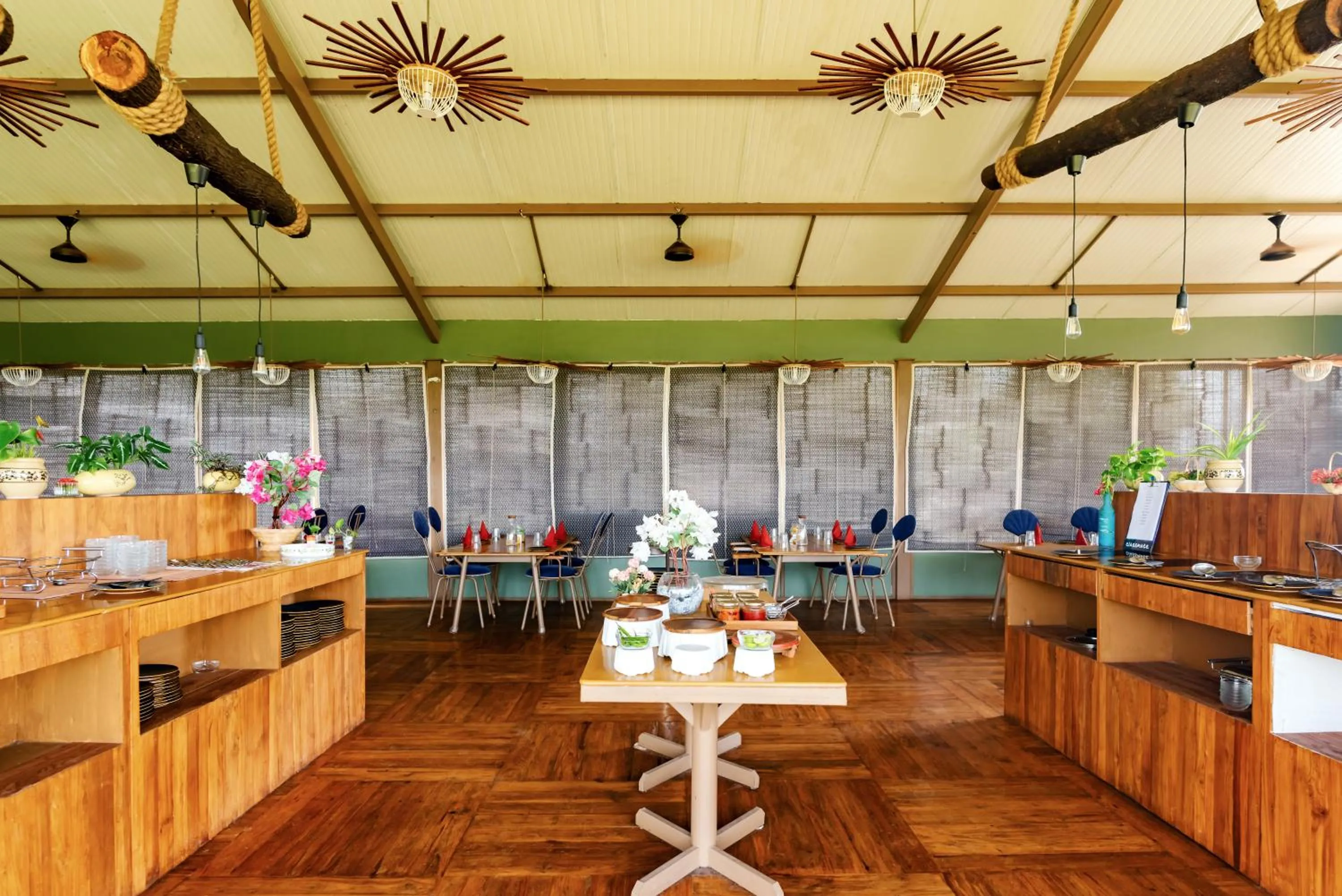 Restaurant/places to eat in Tadoba Jungle Camp