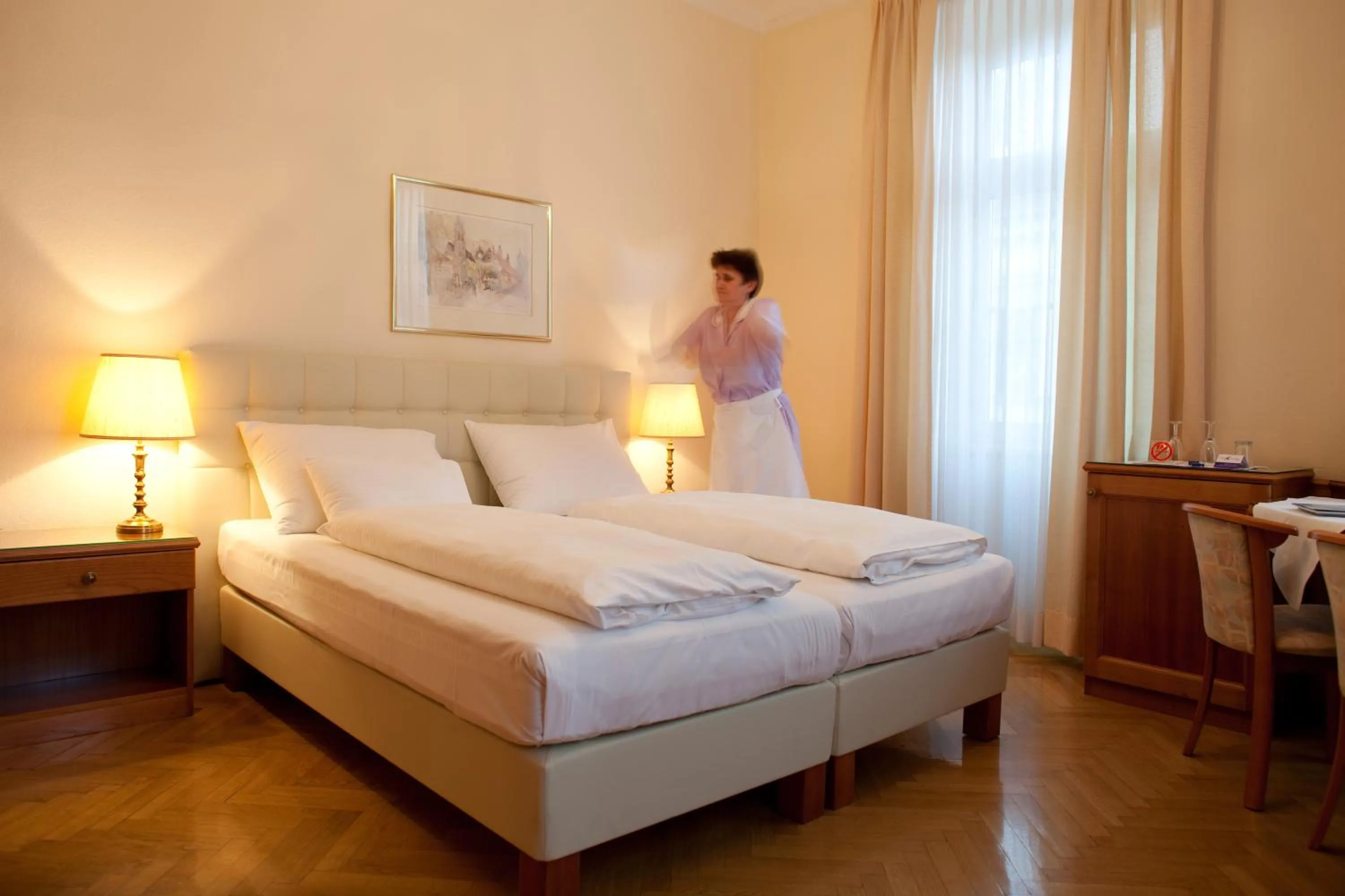 Bedroom, Bed in Hotel Schwalbe