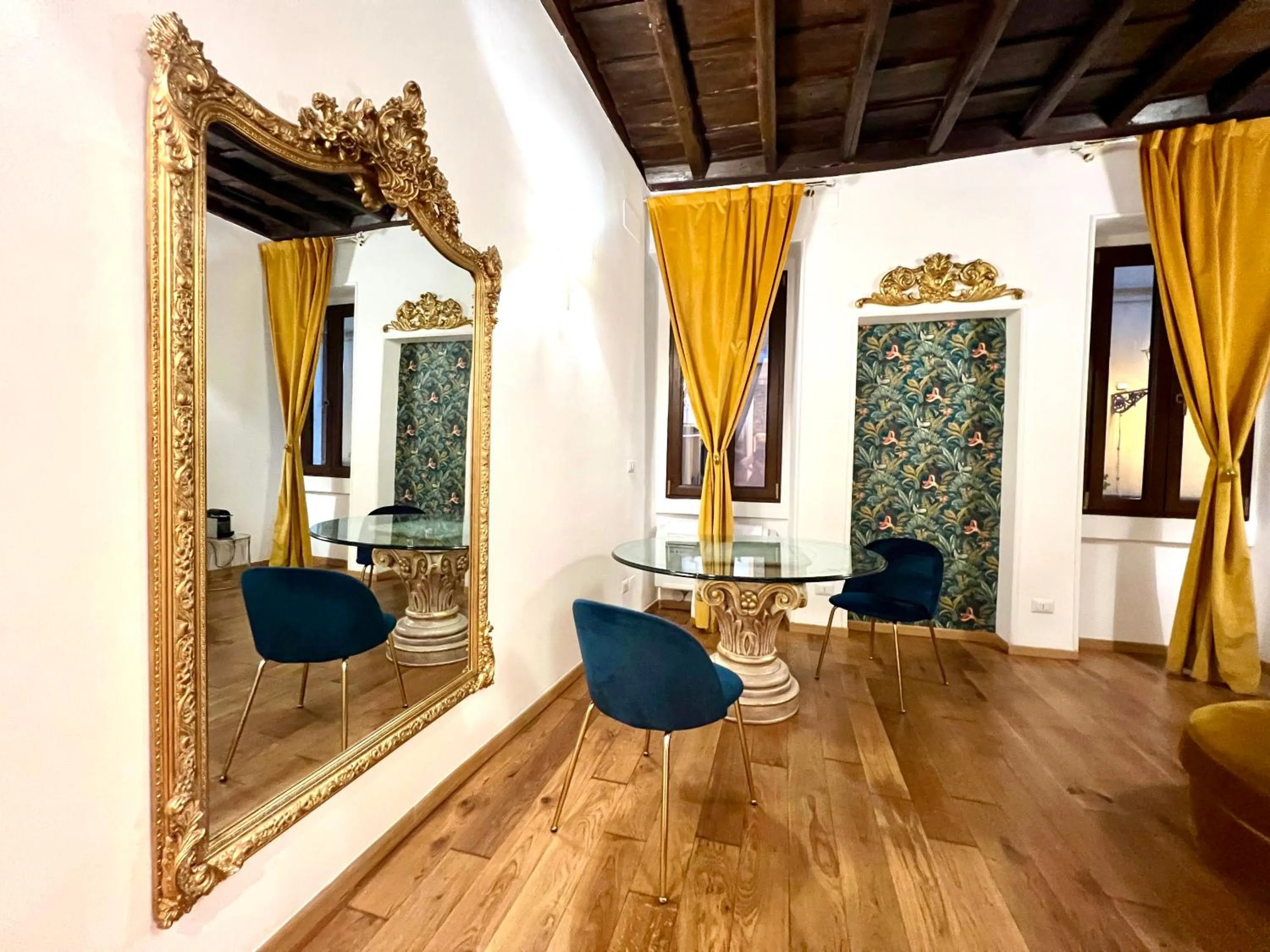 Living room in Via della Scala Suite