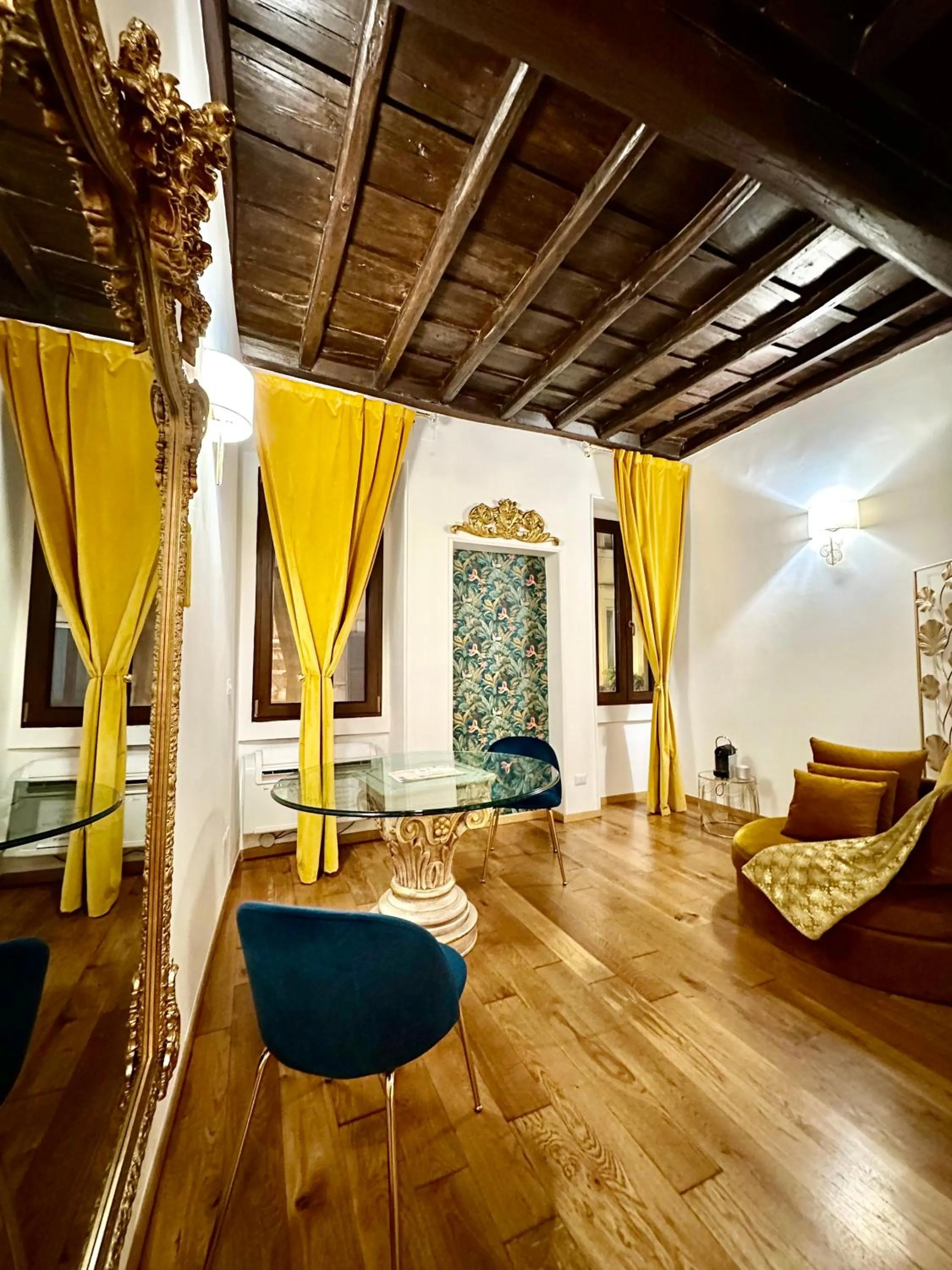 Living room in Via della Scala Suite