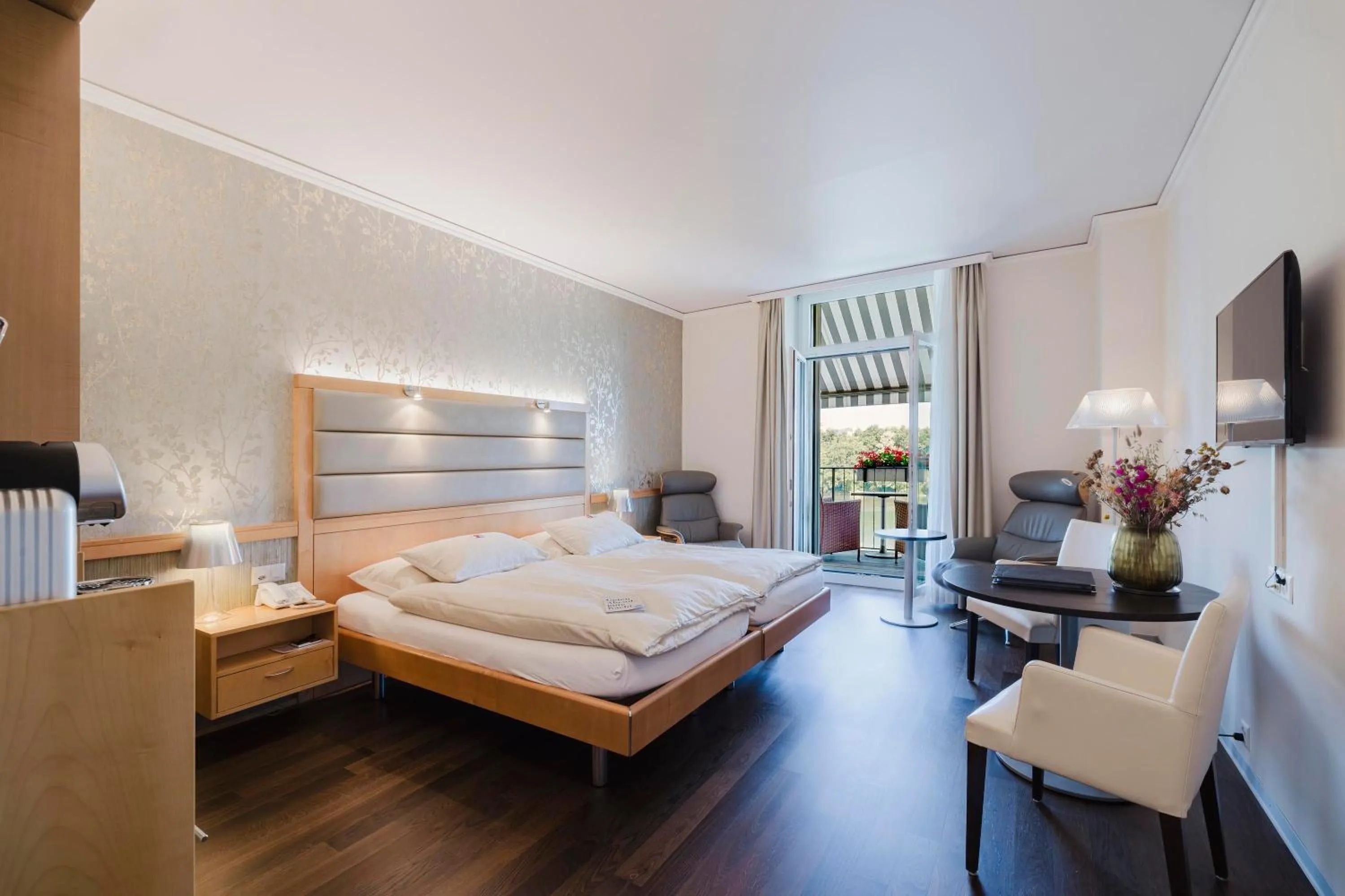 Photo of the whole room, Bed in Park-Hotel am Rhein - Gesundheitshotel und Residenzen