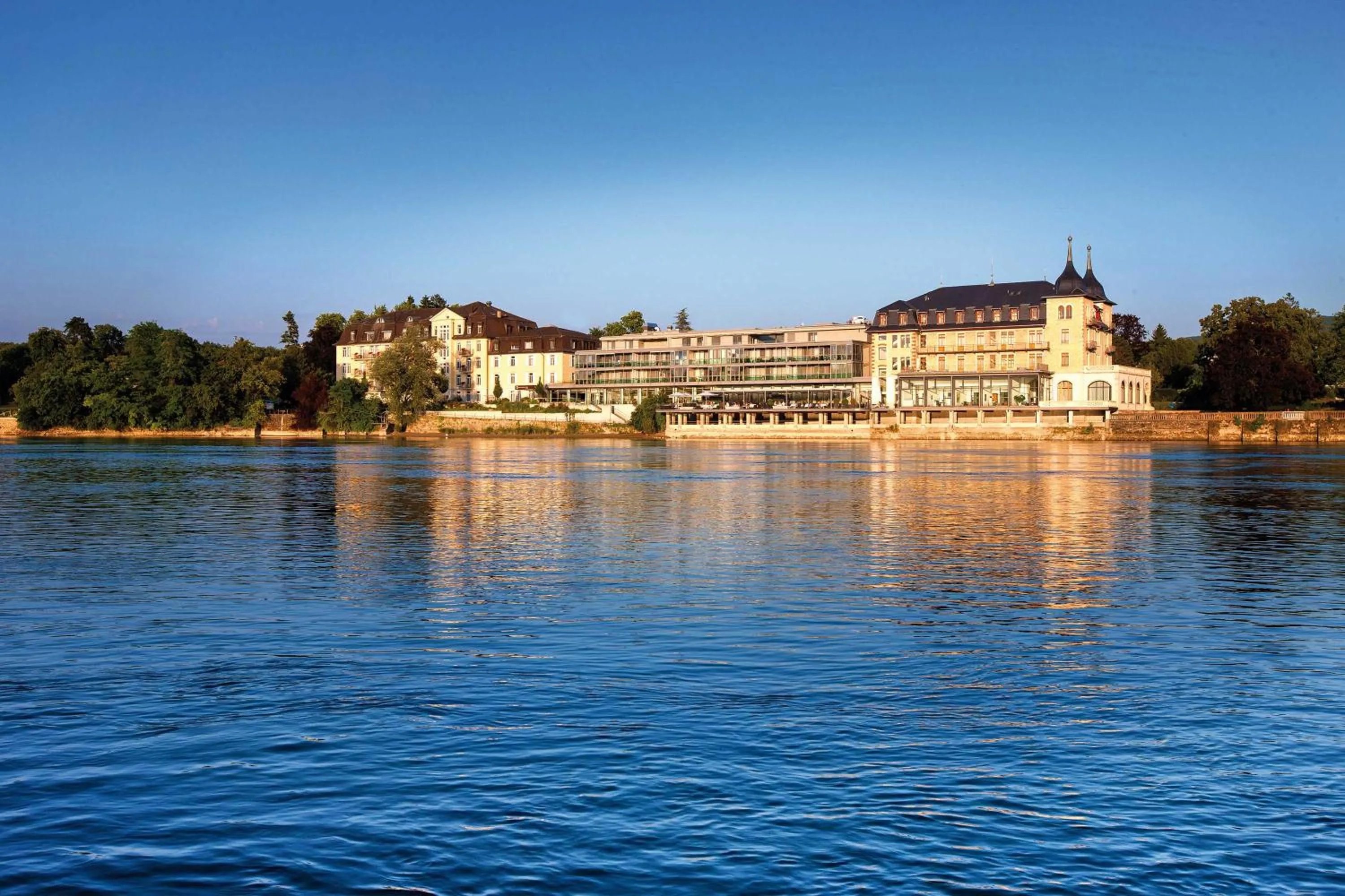 Property building in Park-Hotel am Rhein - Gesundheitshotel und Residenzen