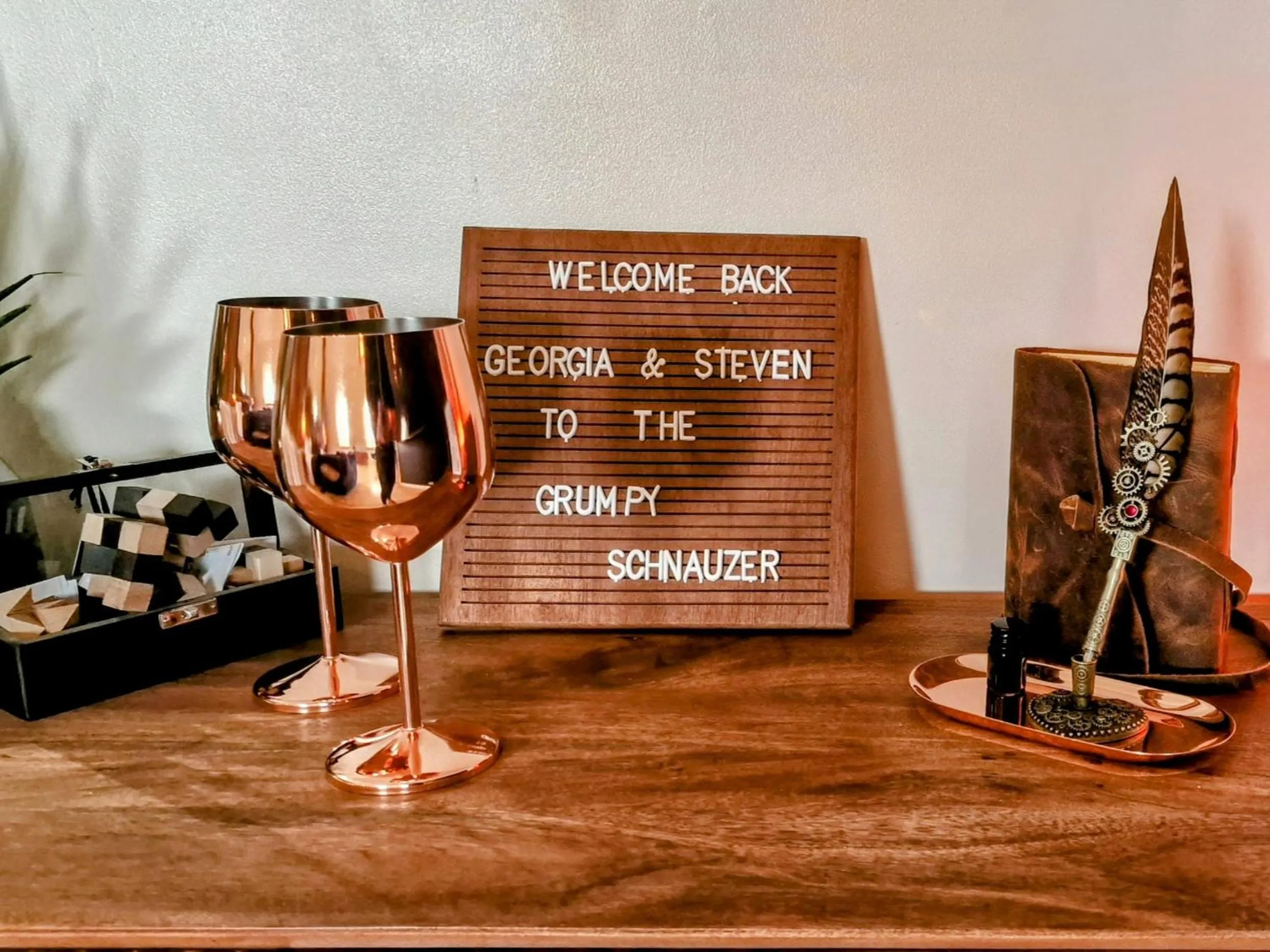 The Green Monkey Lux Suite at The Grumpy Schnauzer B&B Private Hot Tub, Gym, Breakfast, Stunning!