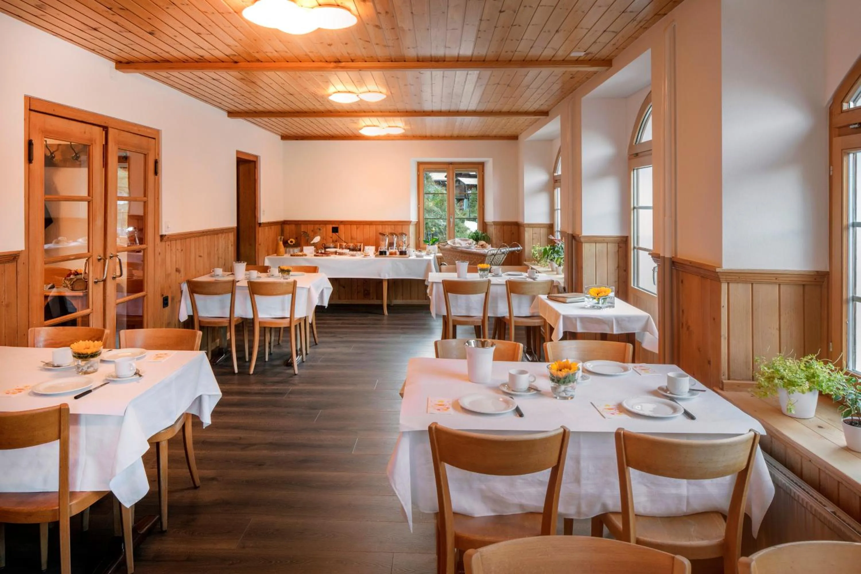 Restaurant/places to eat in Hotel Breithorn