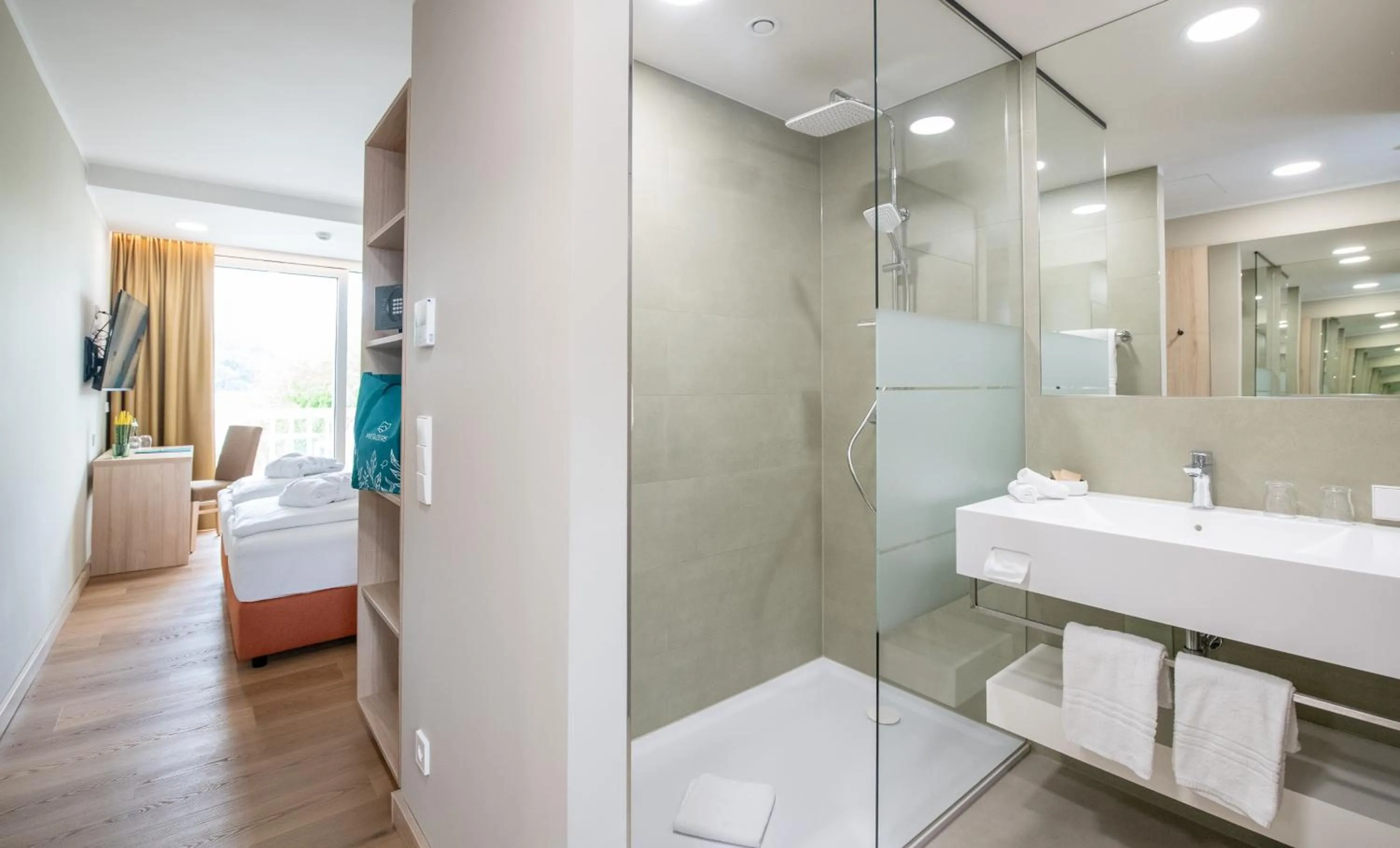 Shower in Werzers Seehotel Wallerwirt