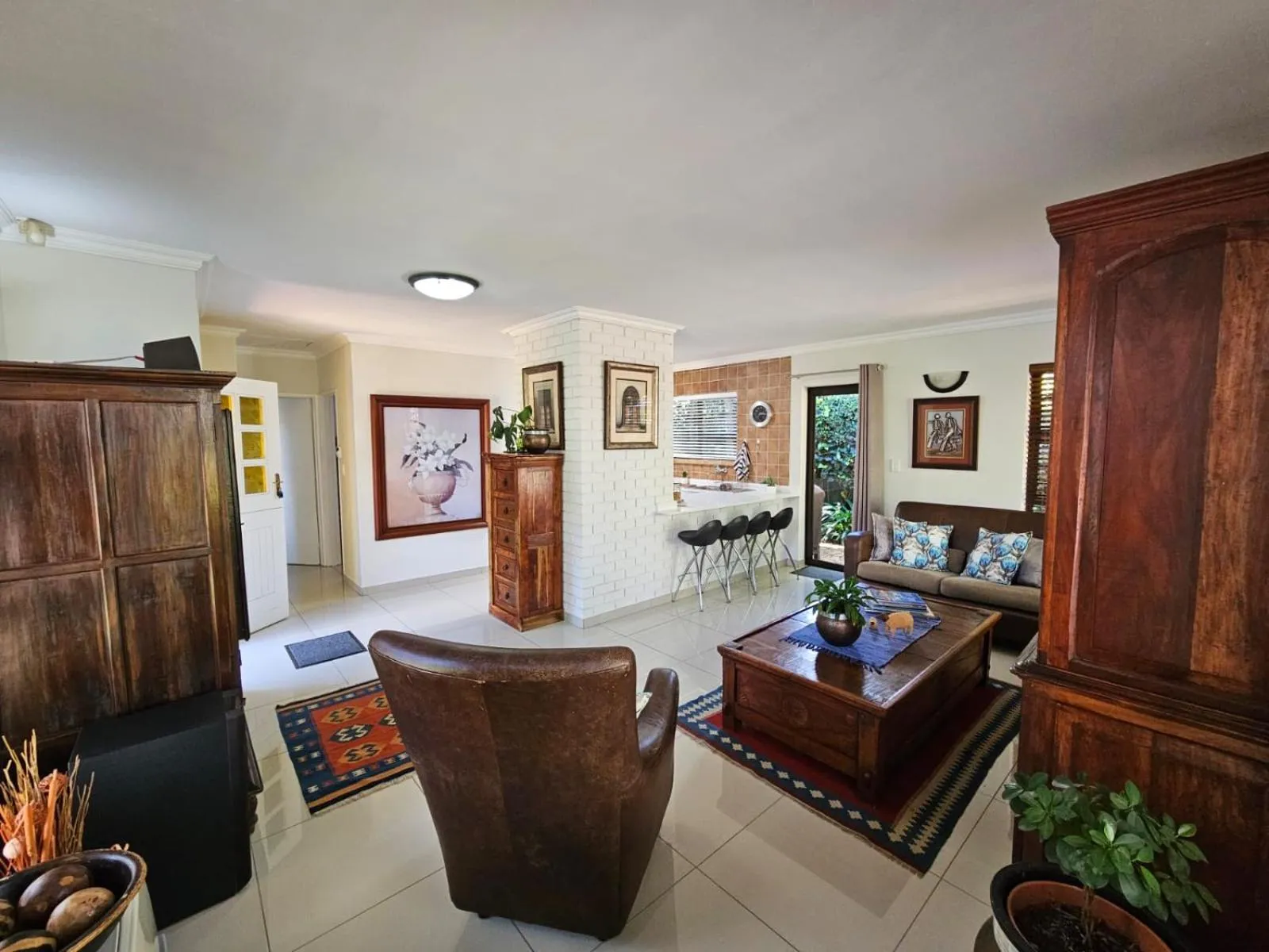 Living room in Jasmine Guest Cottage