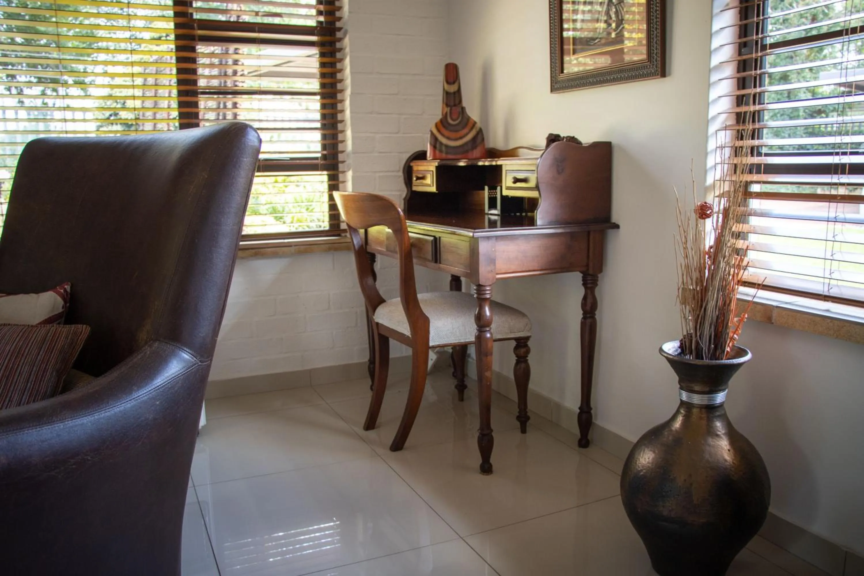 Living room in Jasmine Guest Cottage