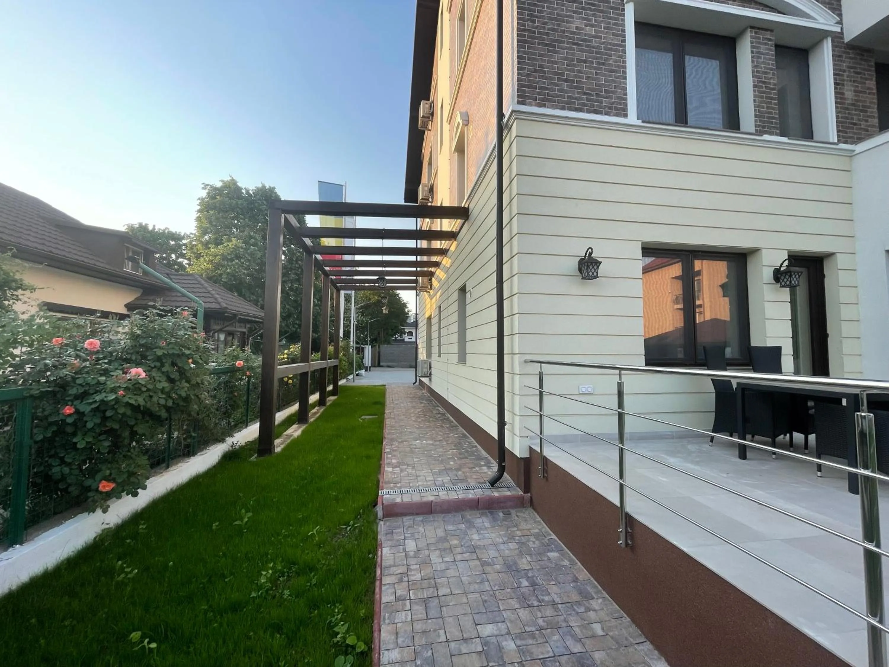 Property building in Iarca Inn