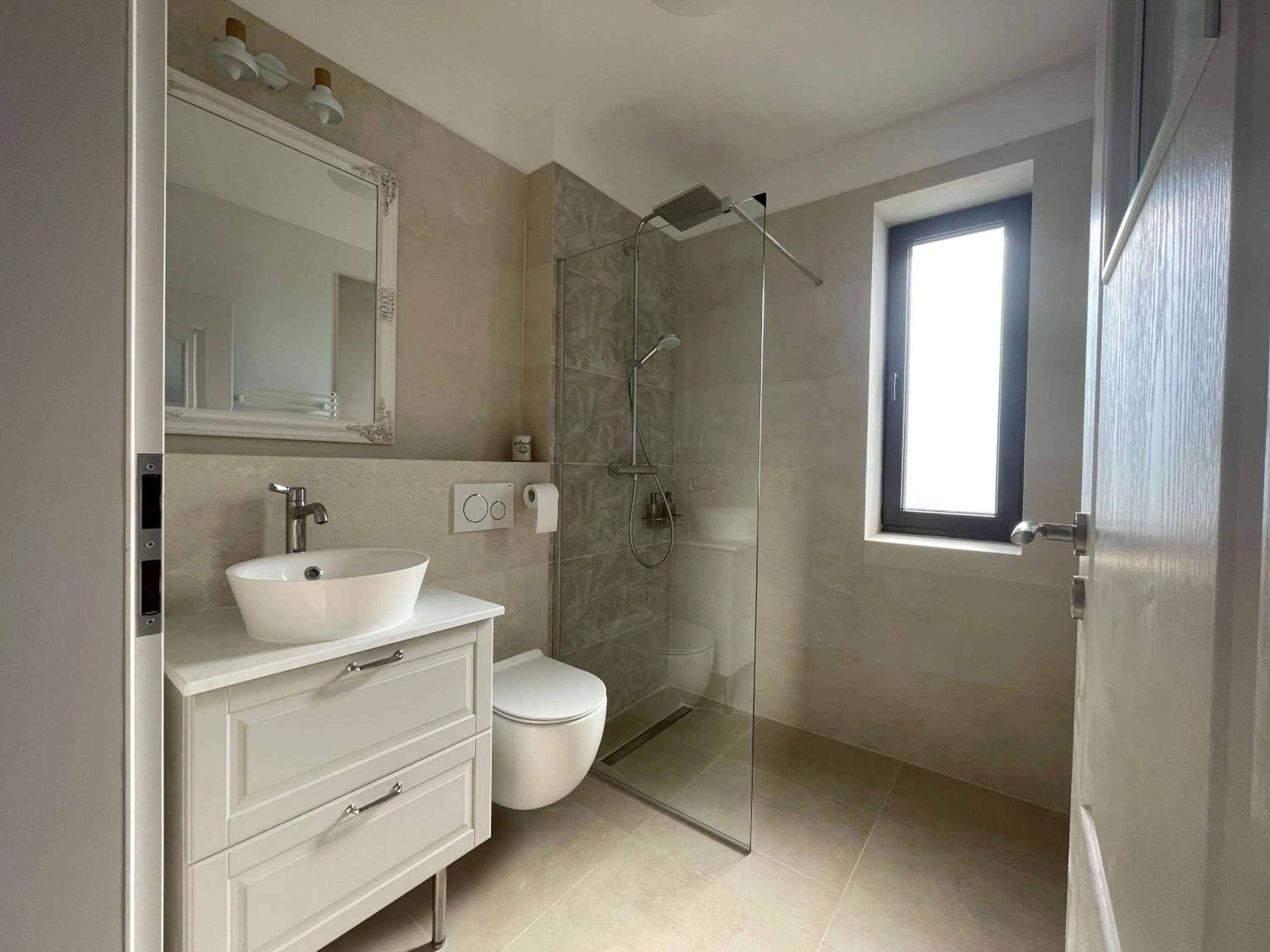 Bathroom in Iarca Inn