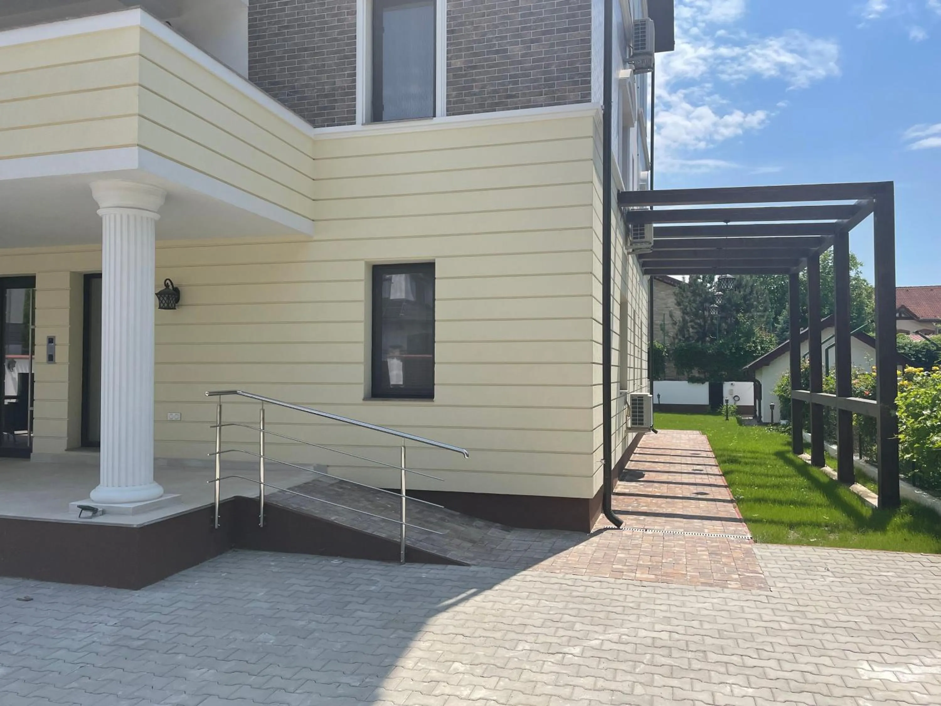 Property building in Iarca Inn