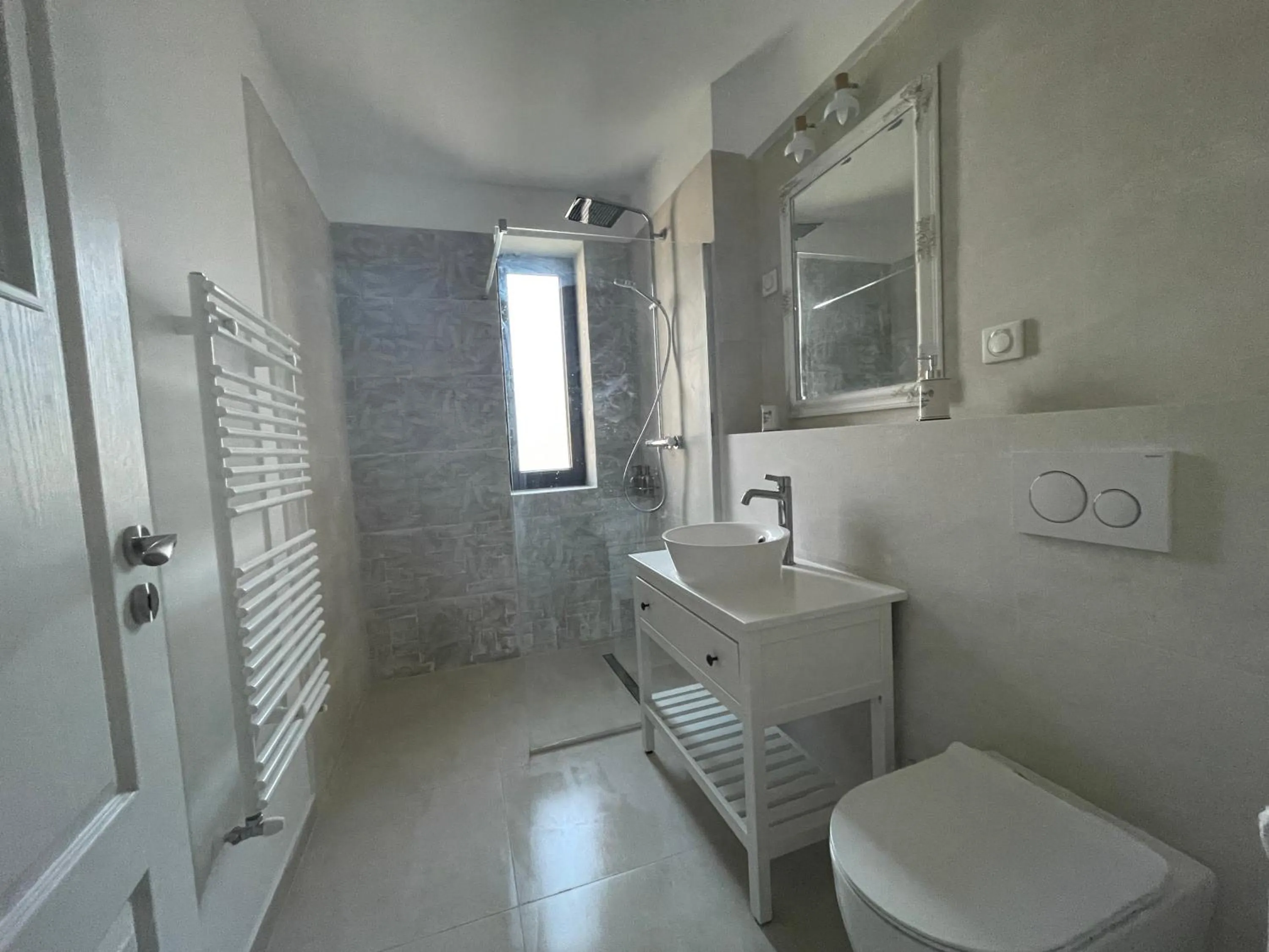 Bathroom in Iarca Inn