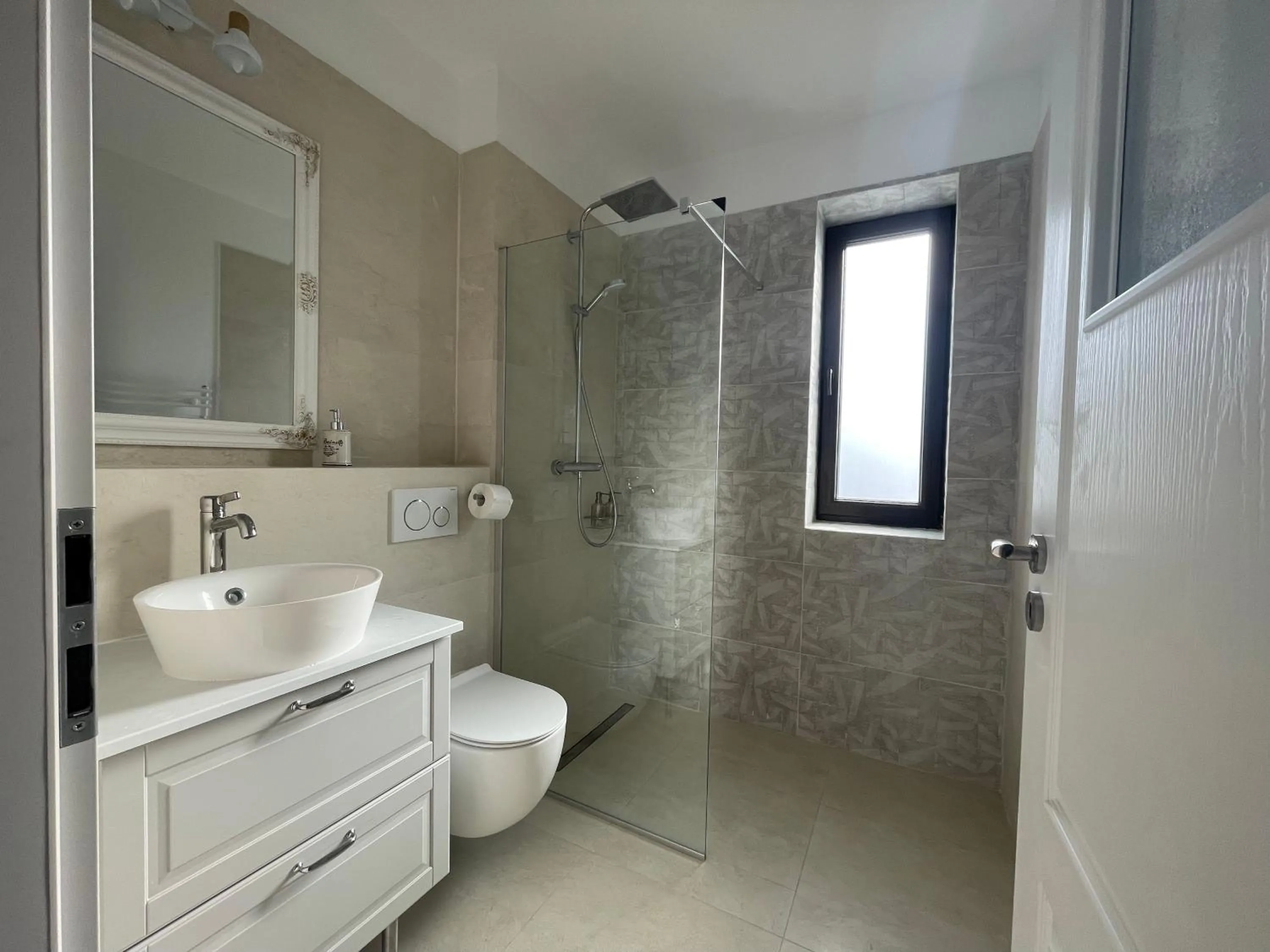 Bathroom in Iarca Inn