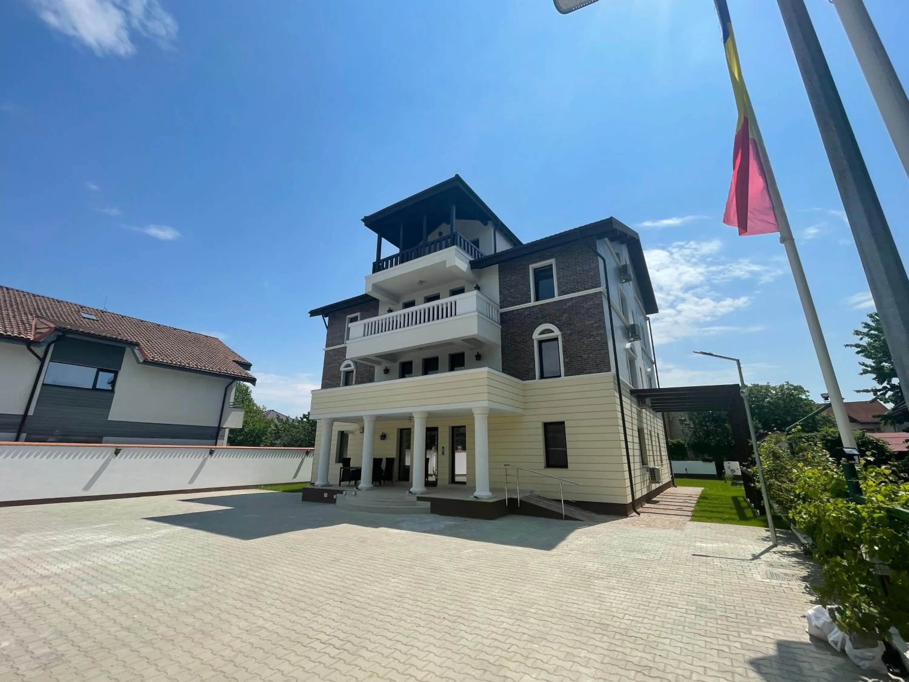 Property building in Iarca Inn