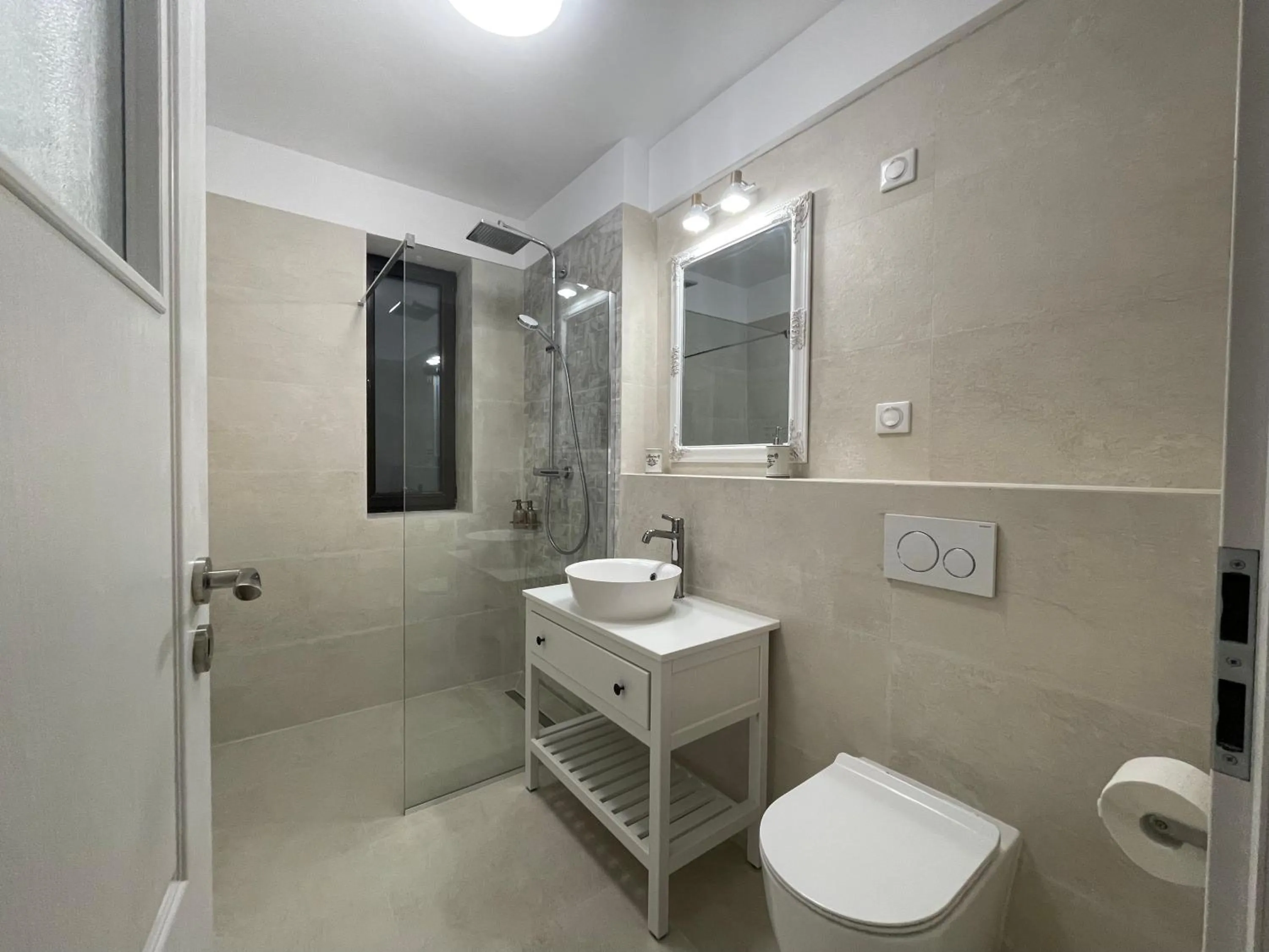 Bathroom in Iarca Inn