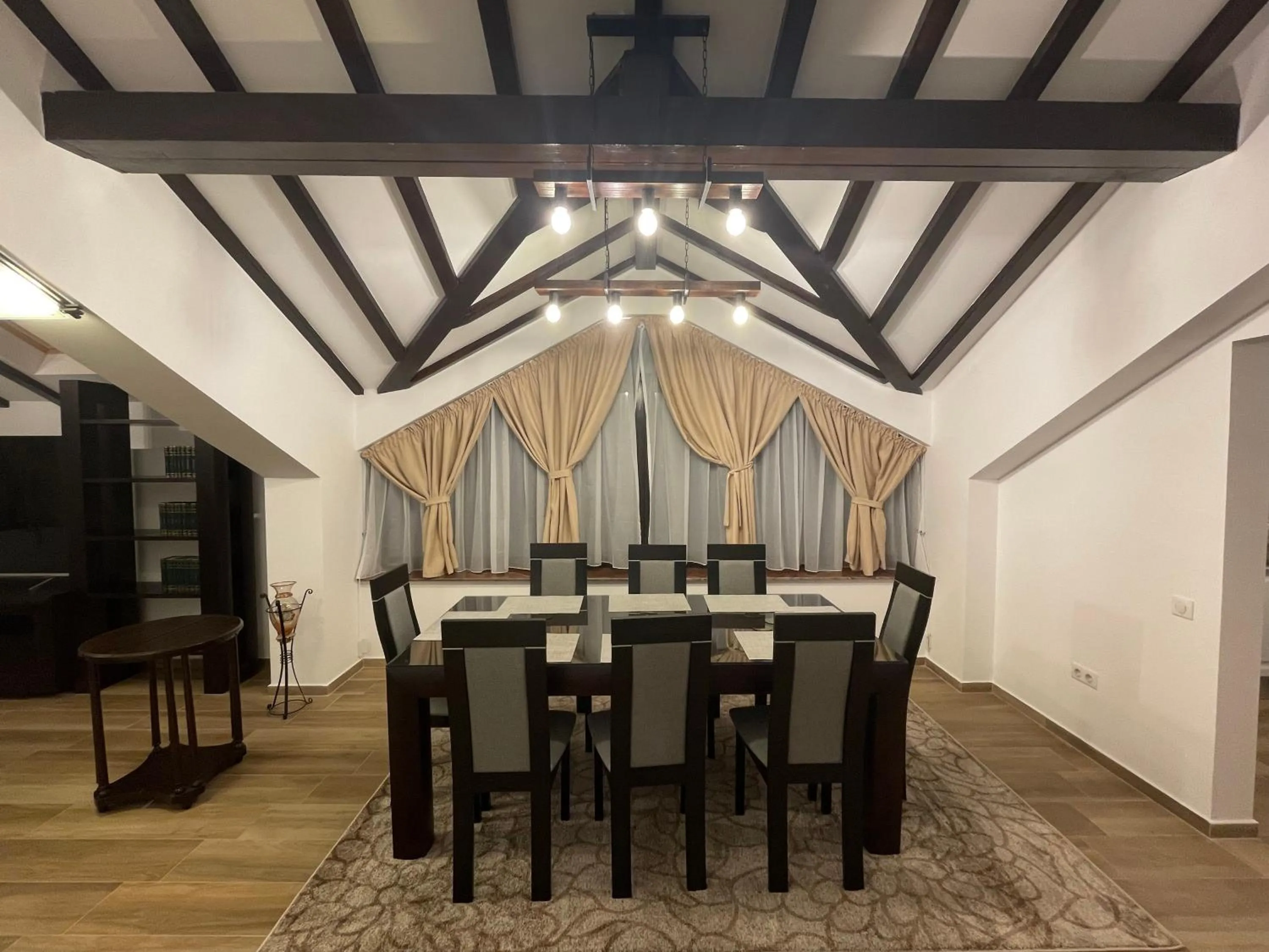 Dining area in Iarca Inn