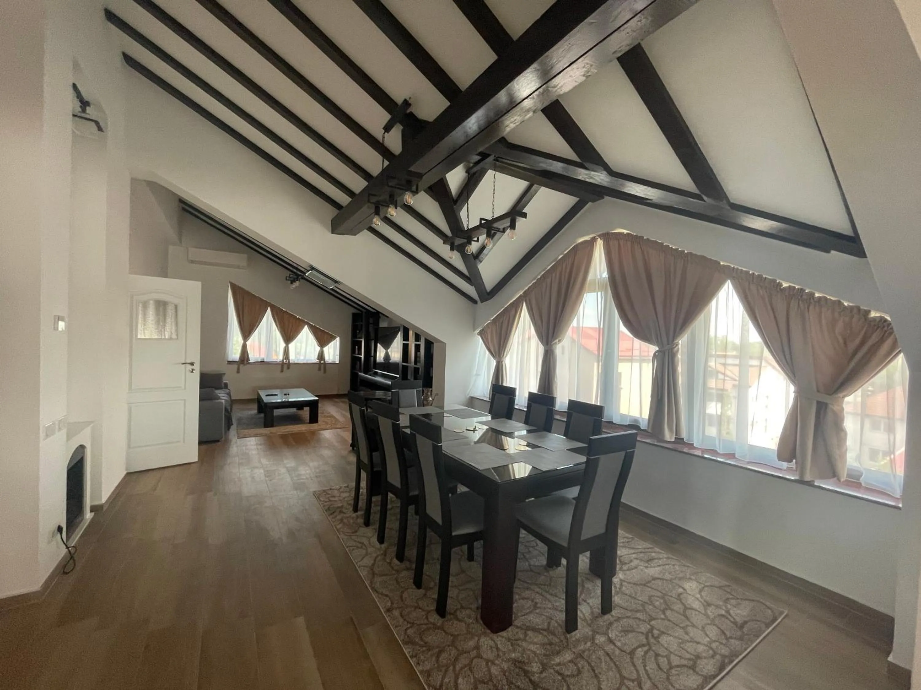 Dining area in Iarca Inn