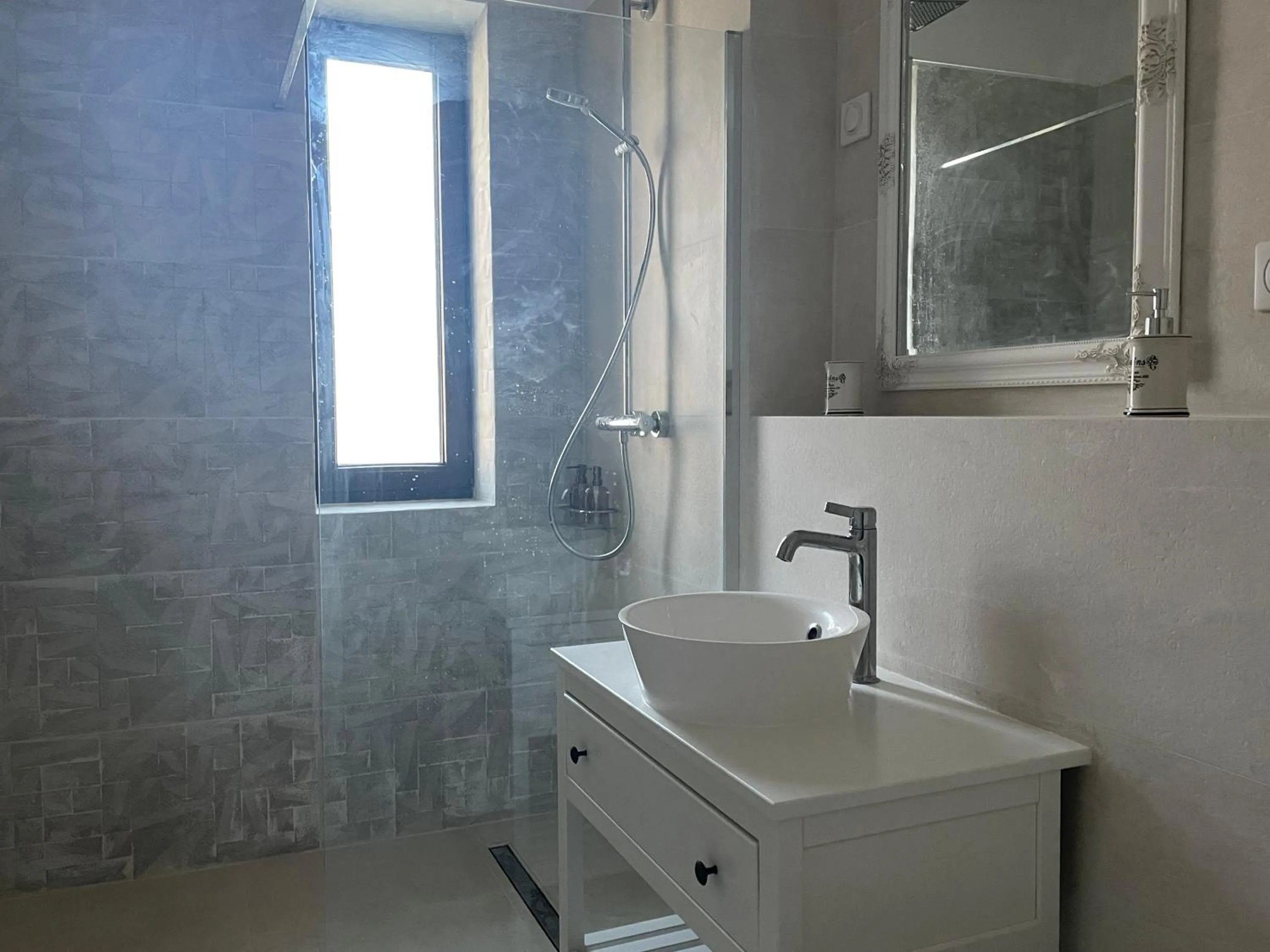 Bathroom in Iarca Inn