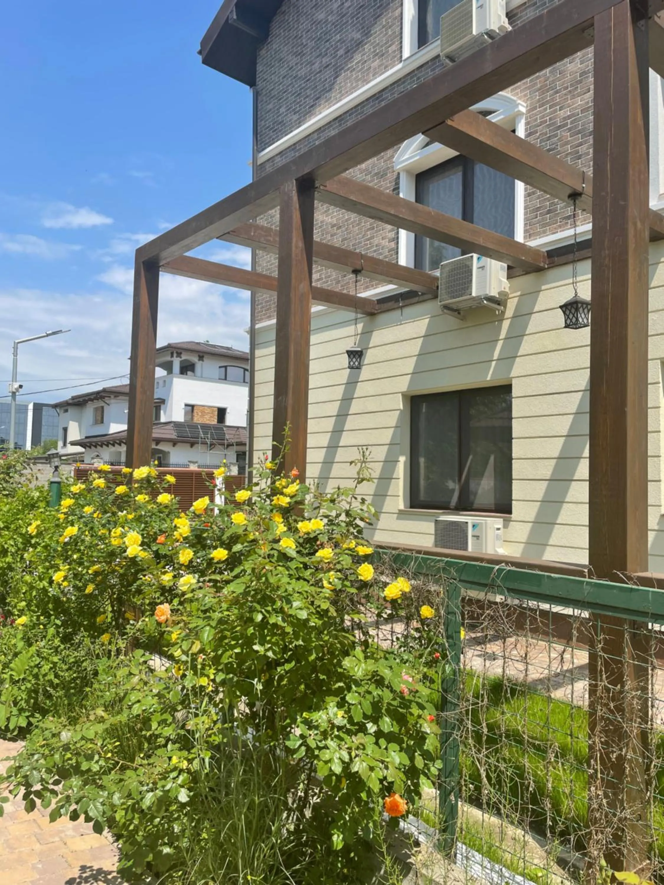 Property building in Iarca Inn