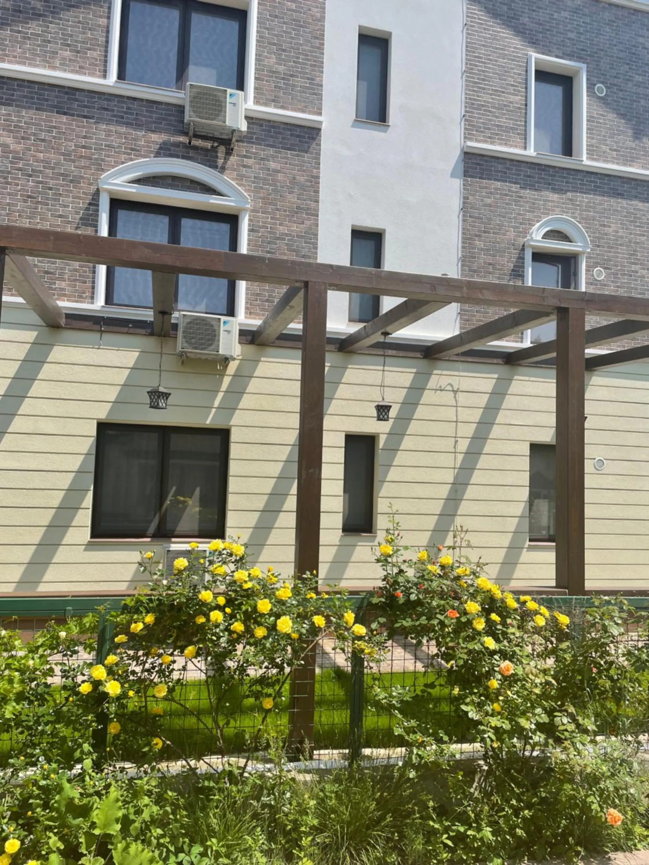 Property building in Iarca Inn