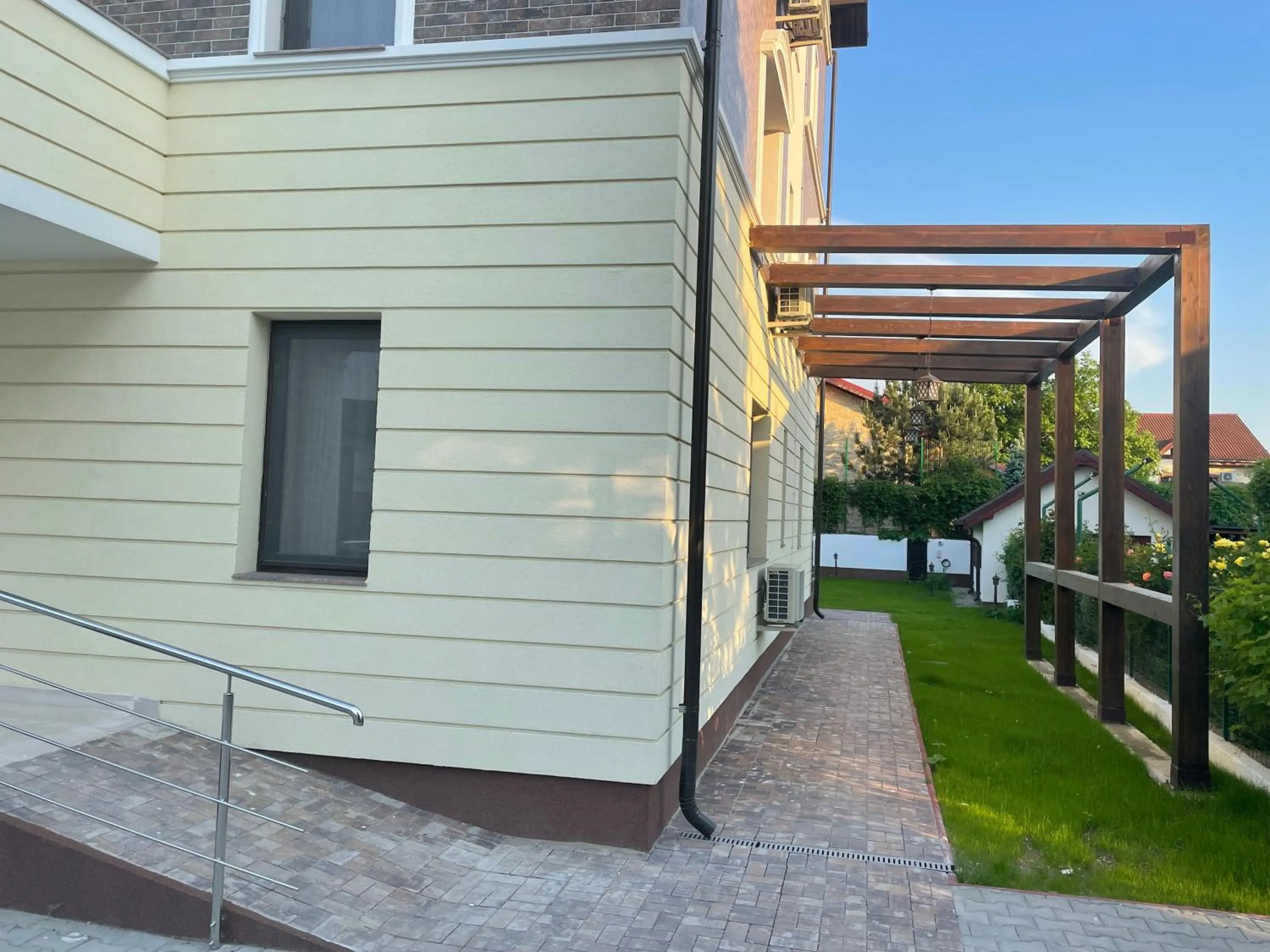 Property building in Iarca Inn