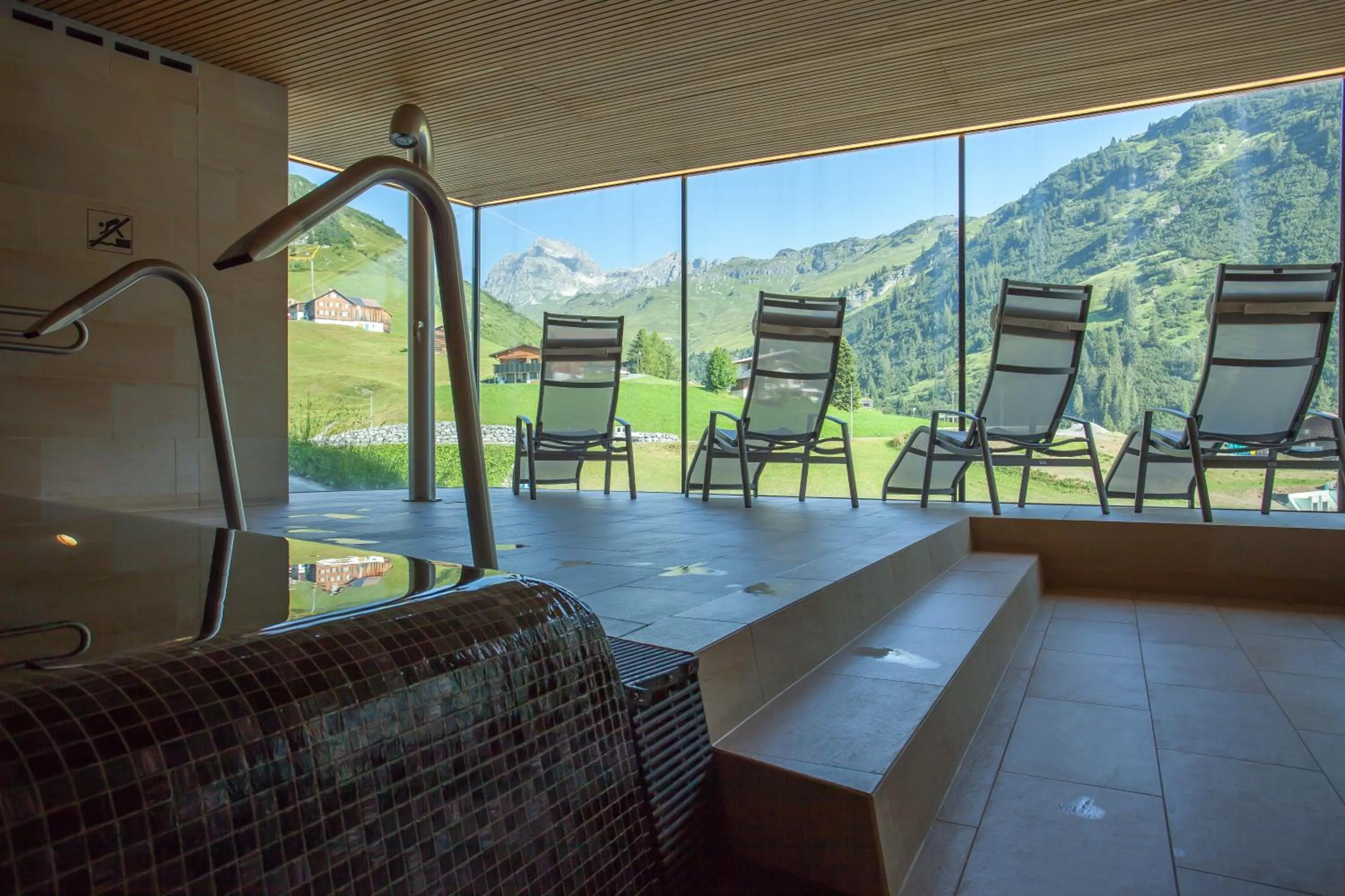 Swimming pool in Hotel Steffisalp