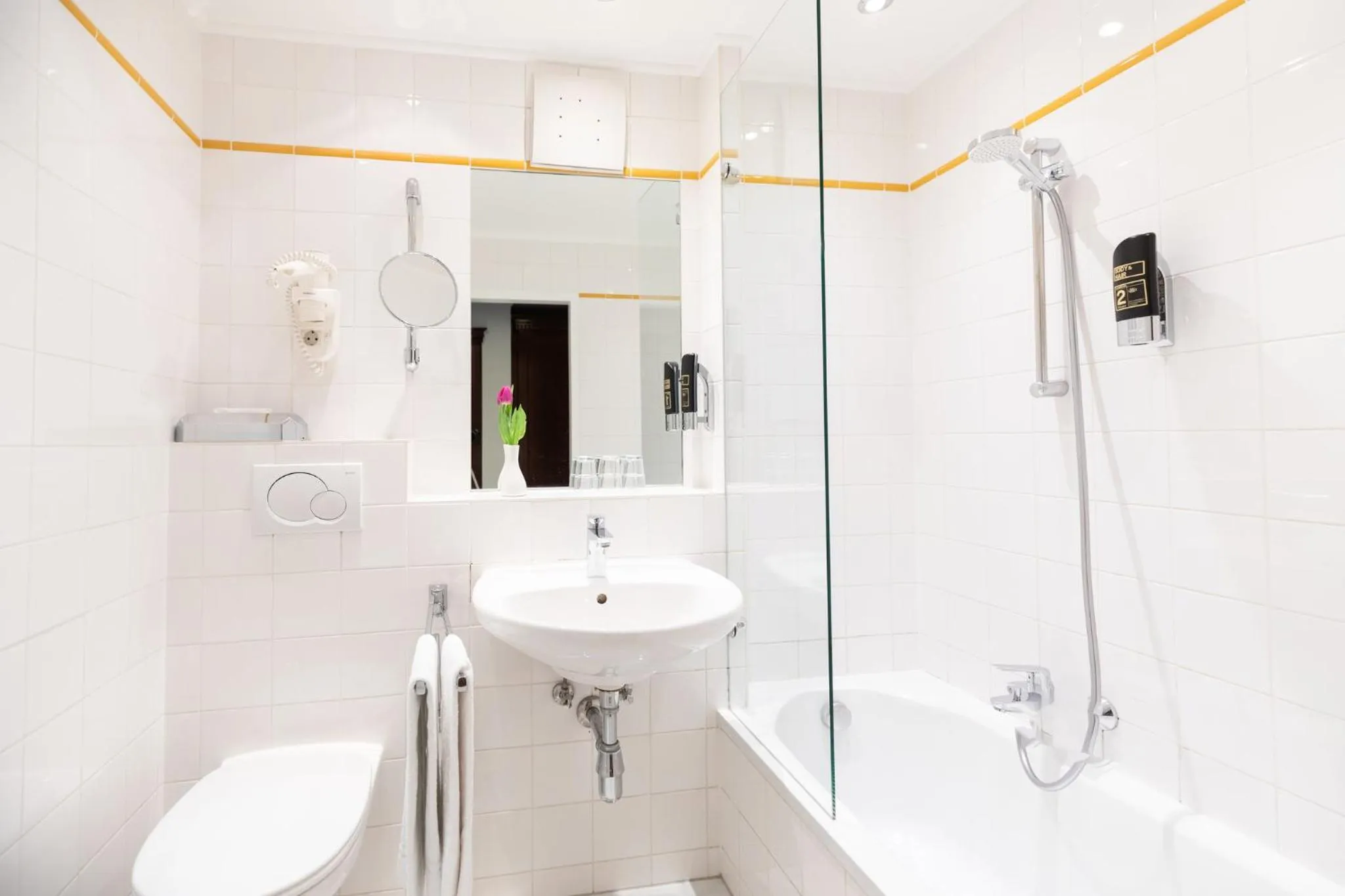 Bathroom in Garner Hotel Vienna - Prinz Eugen by IHG