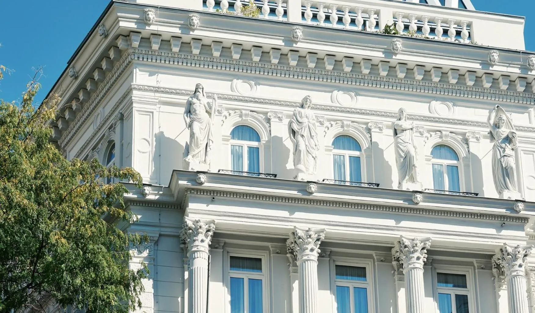 Property building in Hotel MOTTO