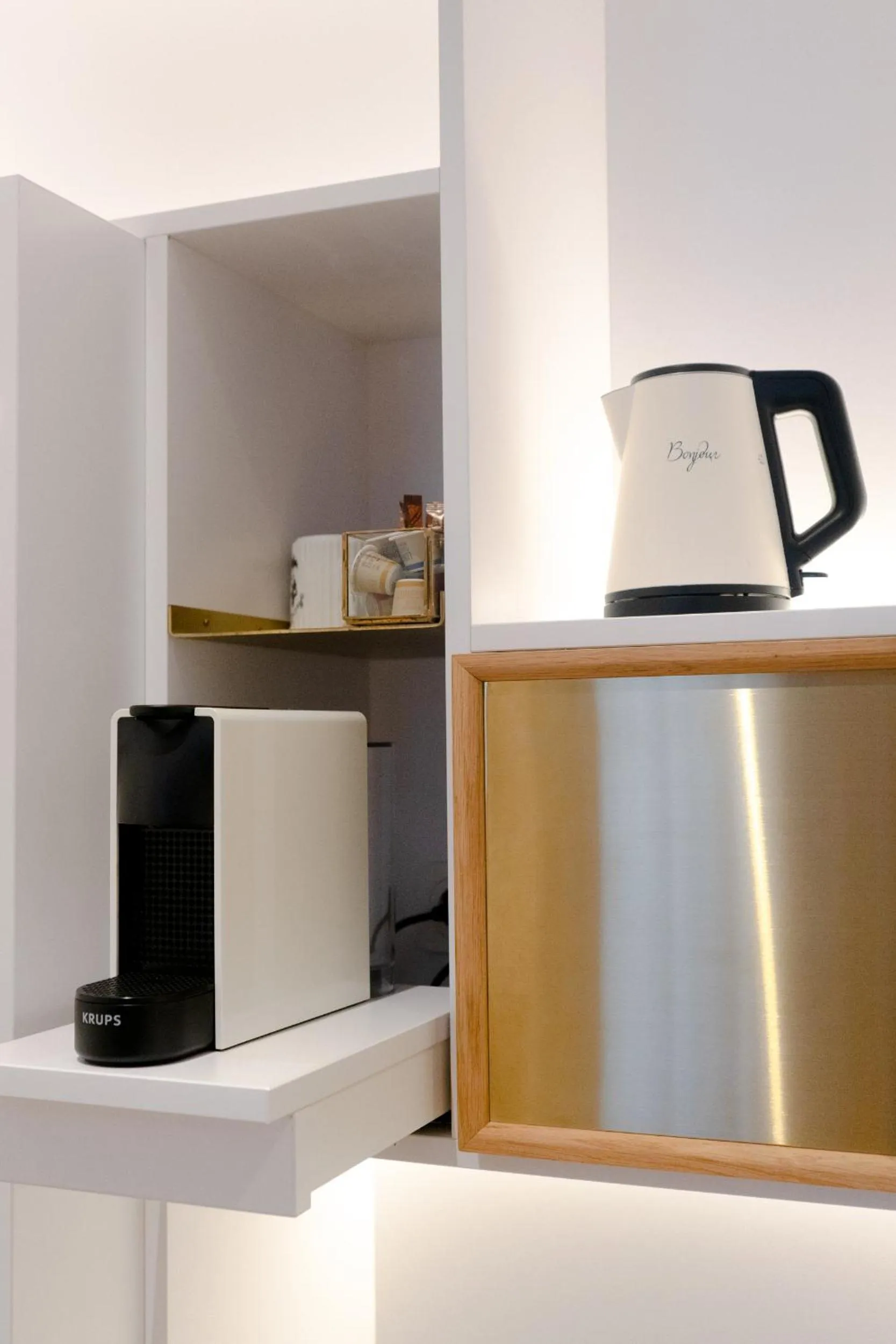 Drinks in Hotel Schani Salon