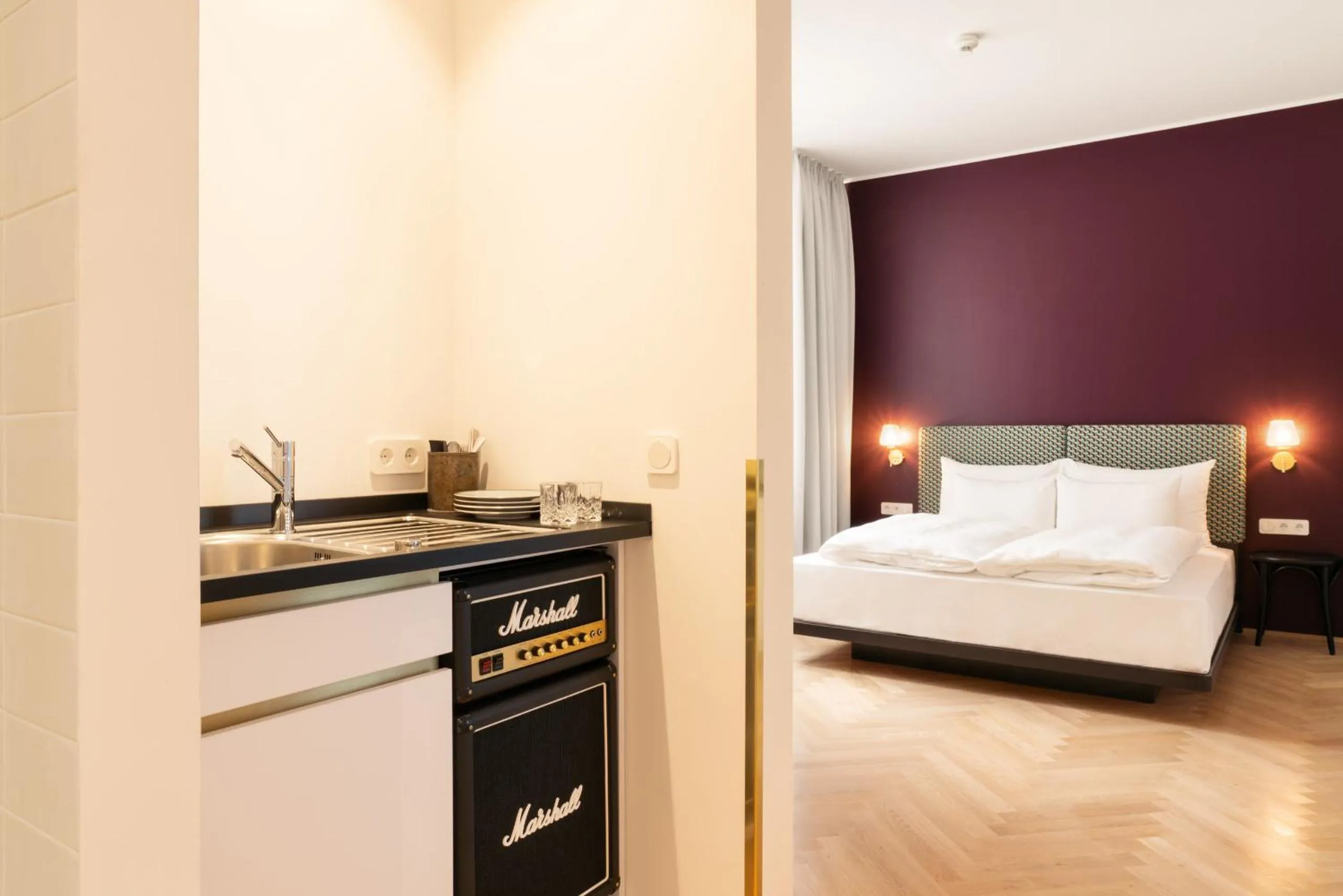 Kitchen or kitchenette, Bed in Hotel Schani Salon