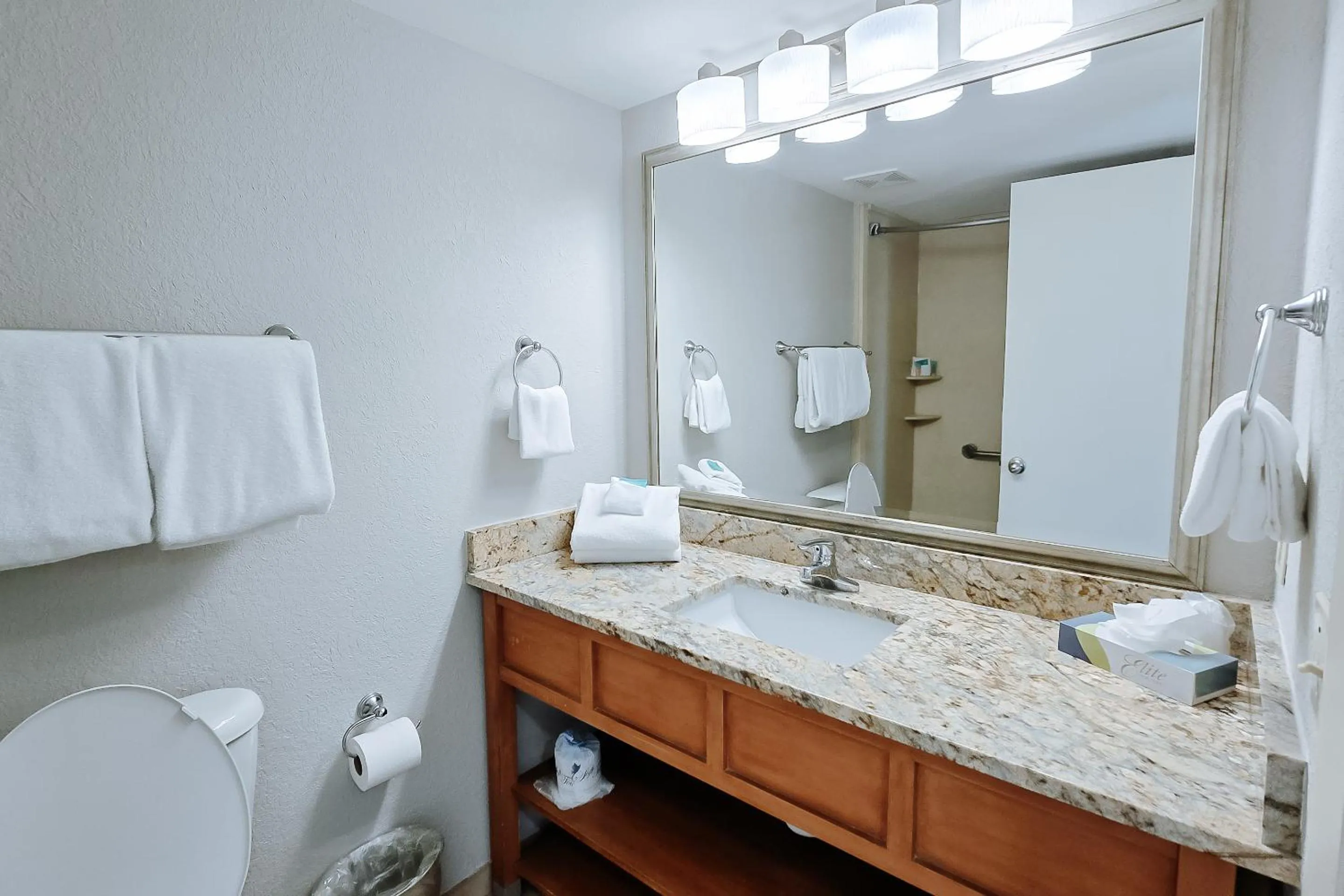Bathroom in Nautilus Inn - Daytona Beach