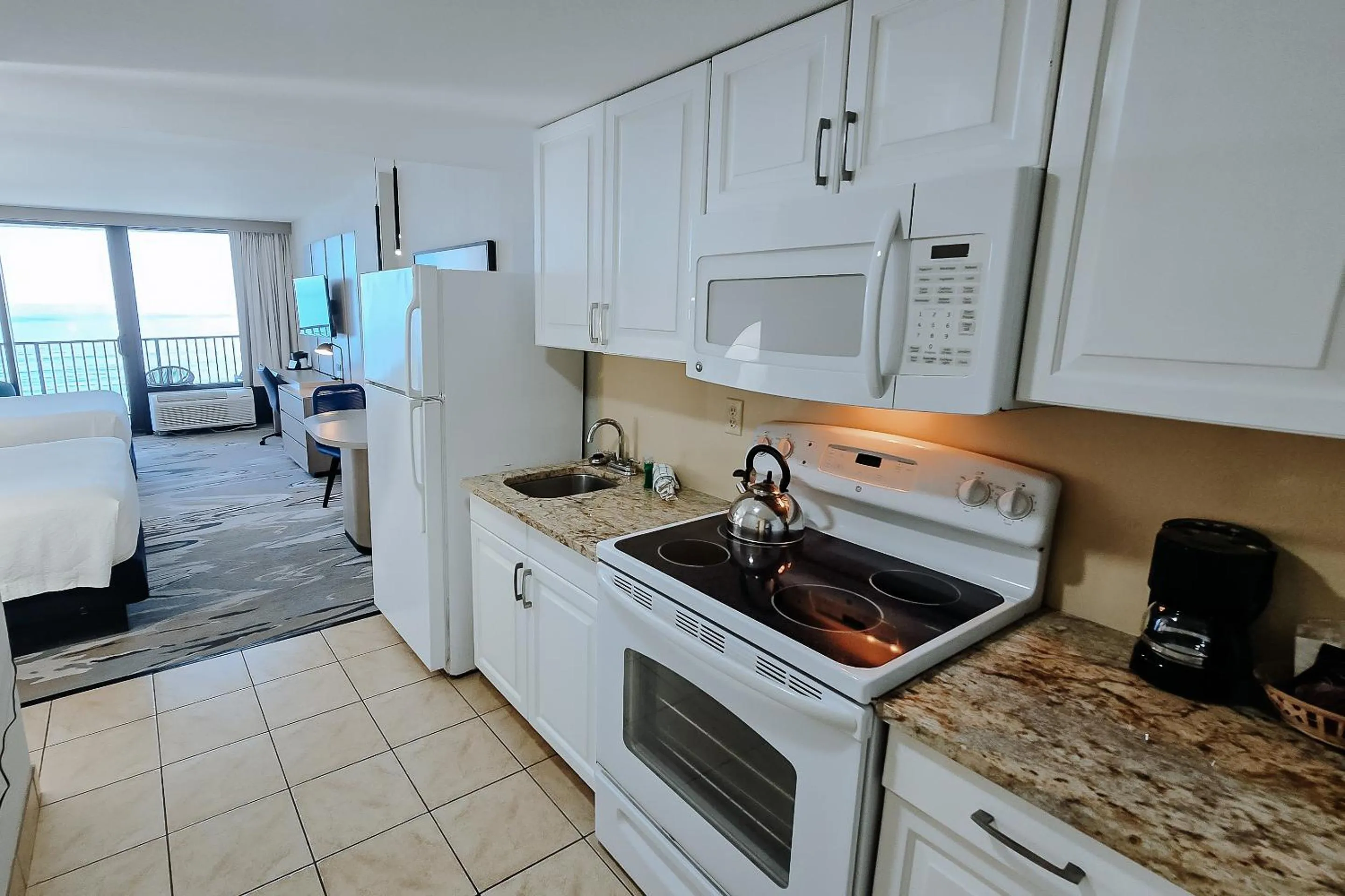 Kitchen or kitchenette in Nautilus Inn - Daytona Beach