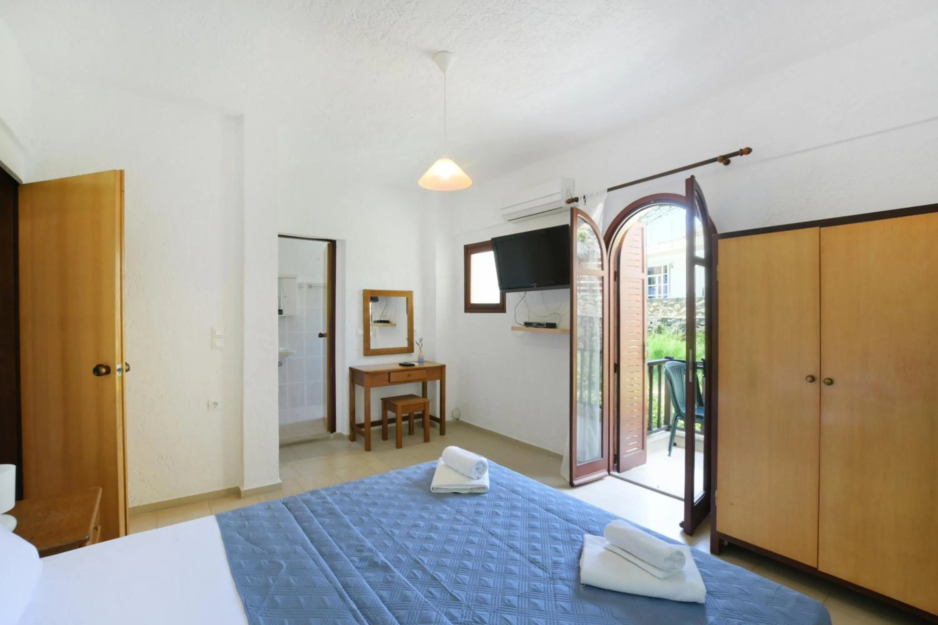 Bed in Galini Apartments