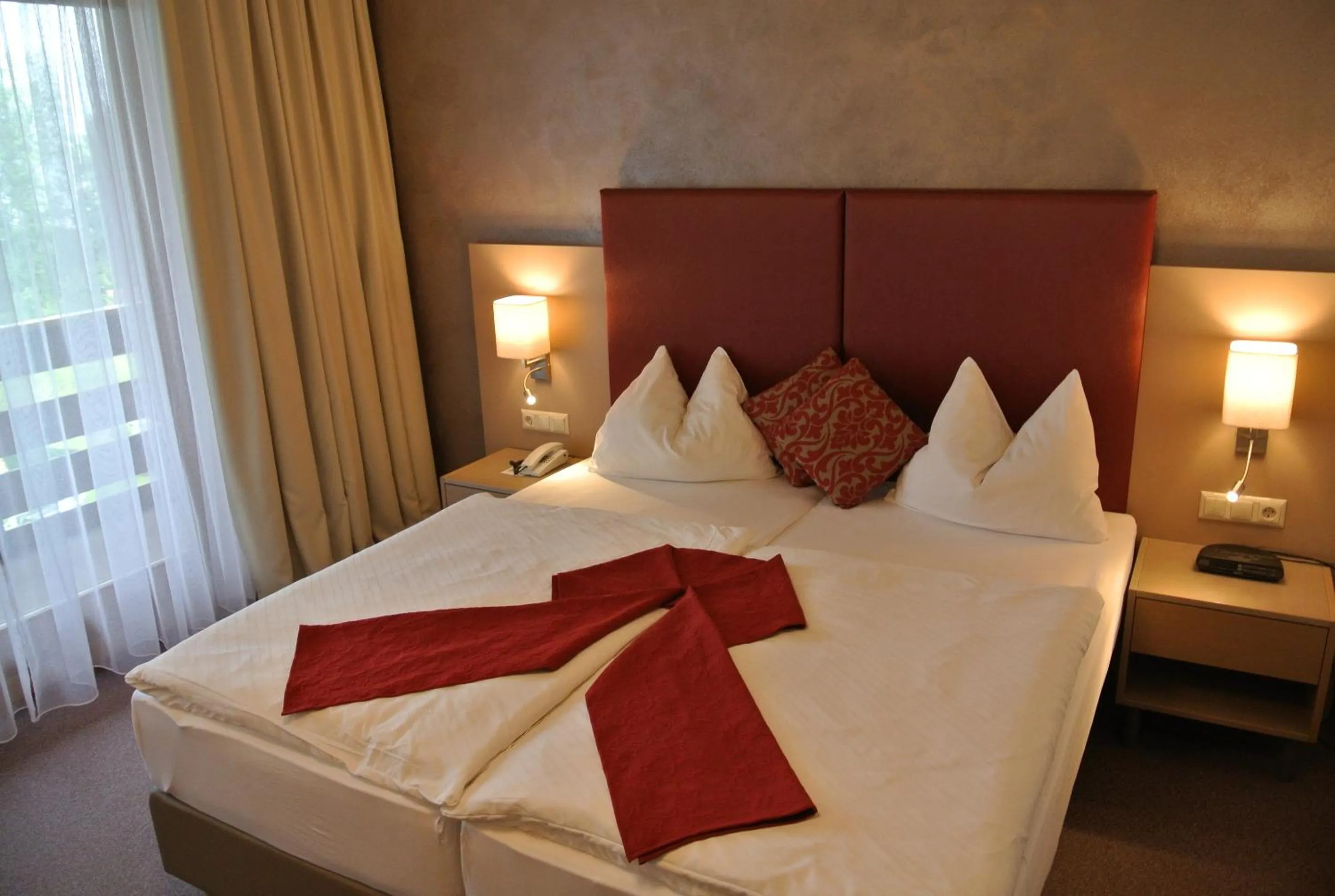 Bedroom, Bed in Dei Hotel Schönblick