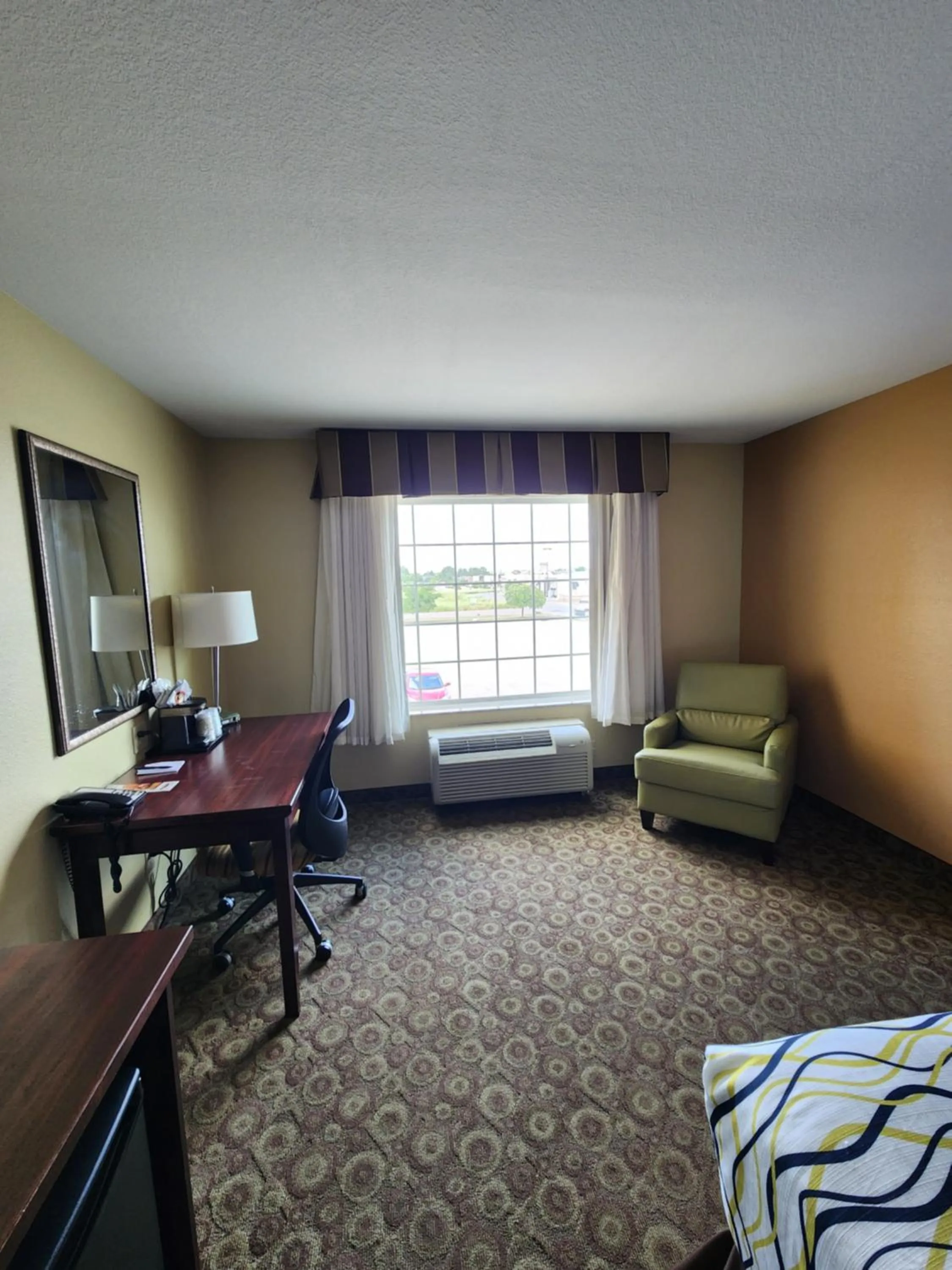 Seating area, Bed in Highland Suites Minot