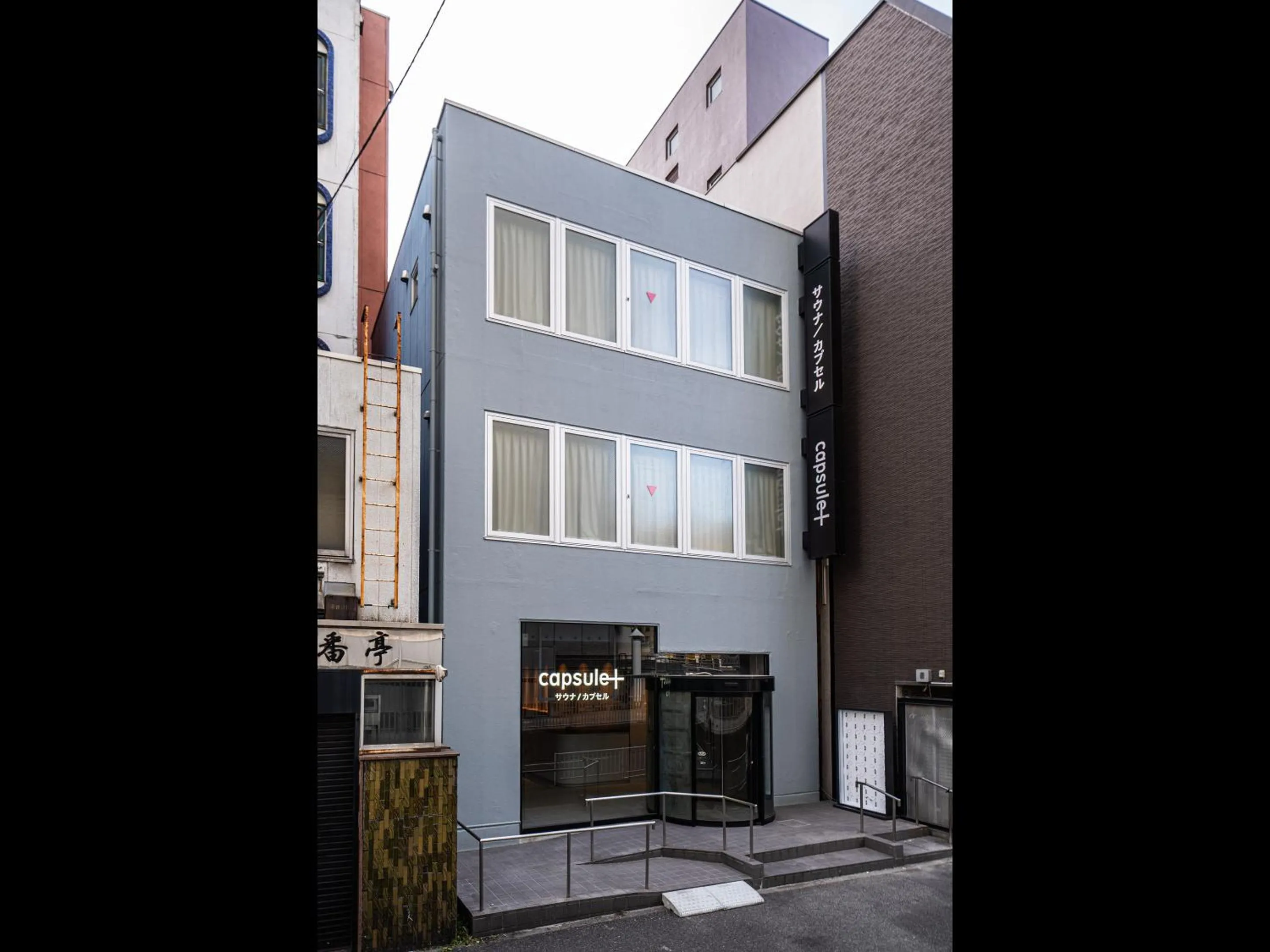 Property building in Capsule Plus Yokohama Sauna & Capsule