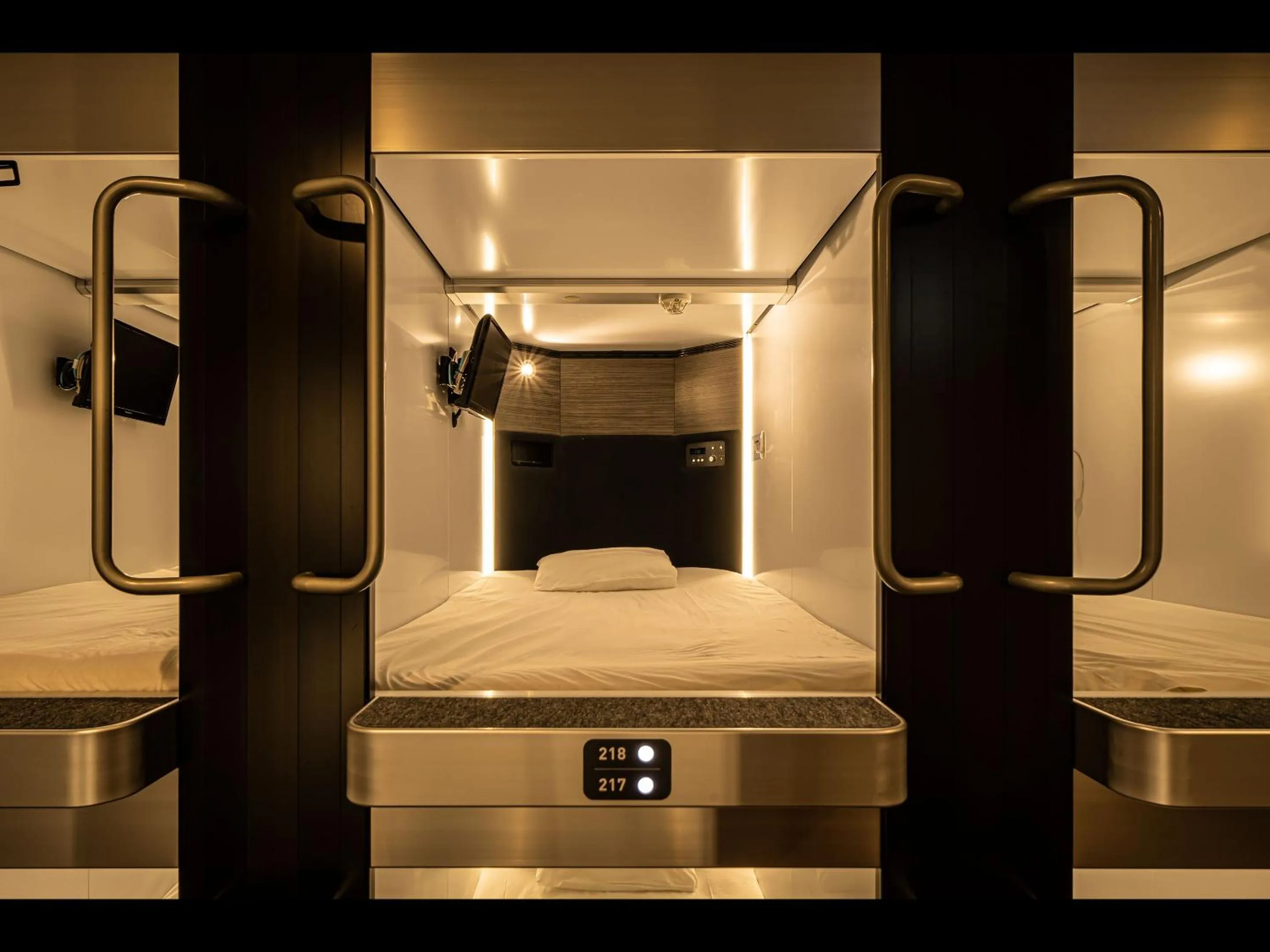 Bed in Capsule Plus Yokohama Sauna & Capsule