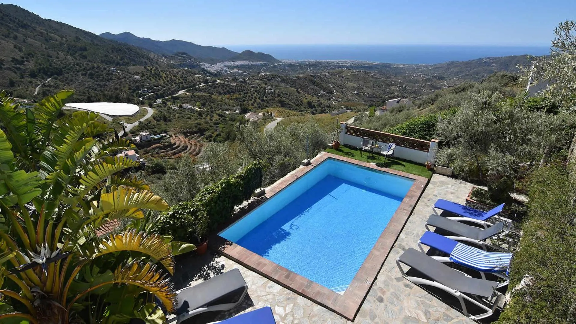 Swimming pool in Villa Azul by Casitas Select