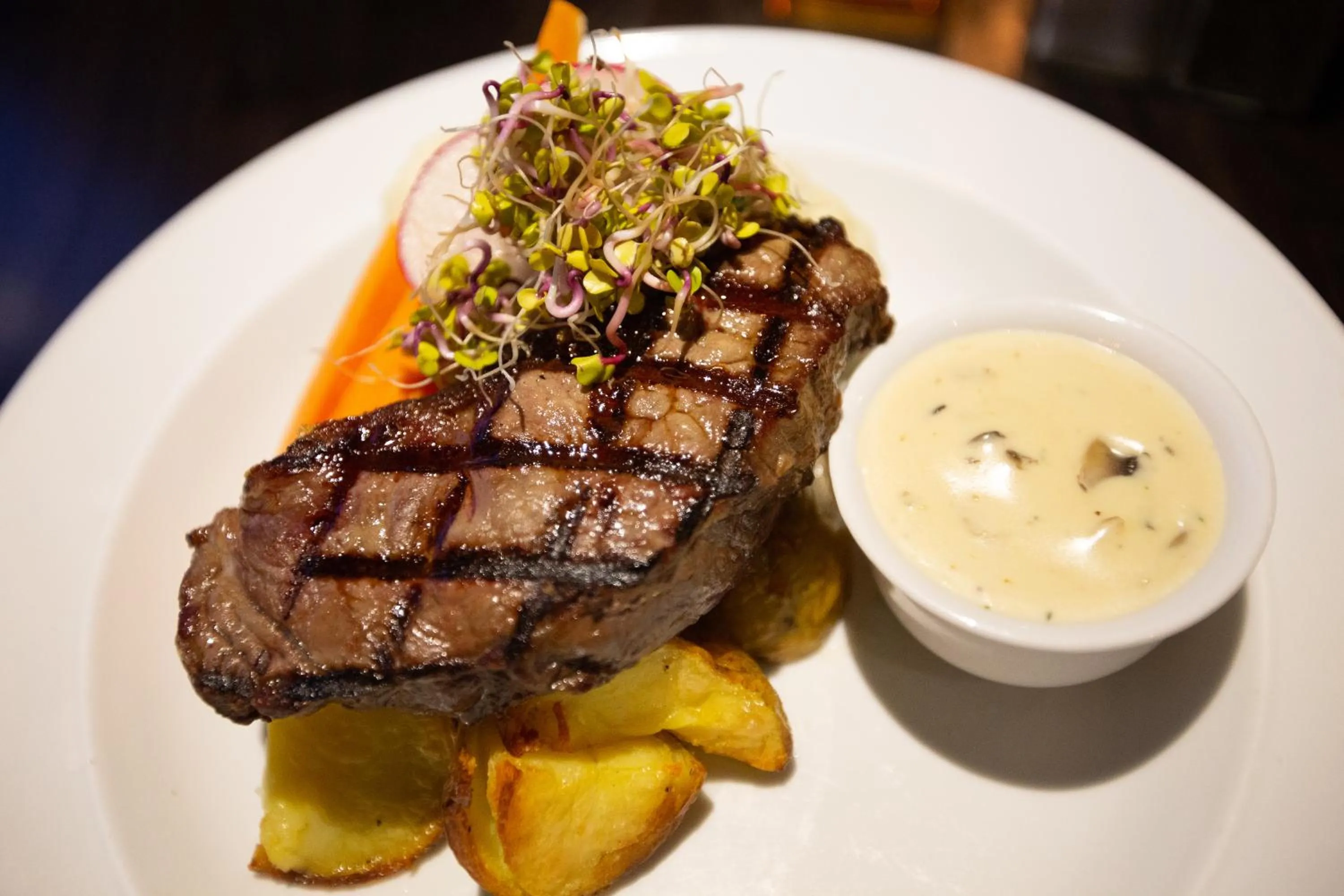 Restaurant/places to eat in Rainforest Deluxe